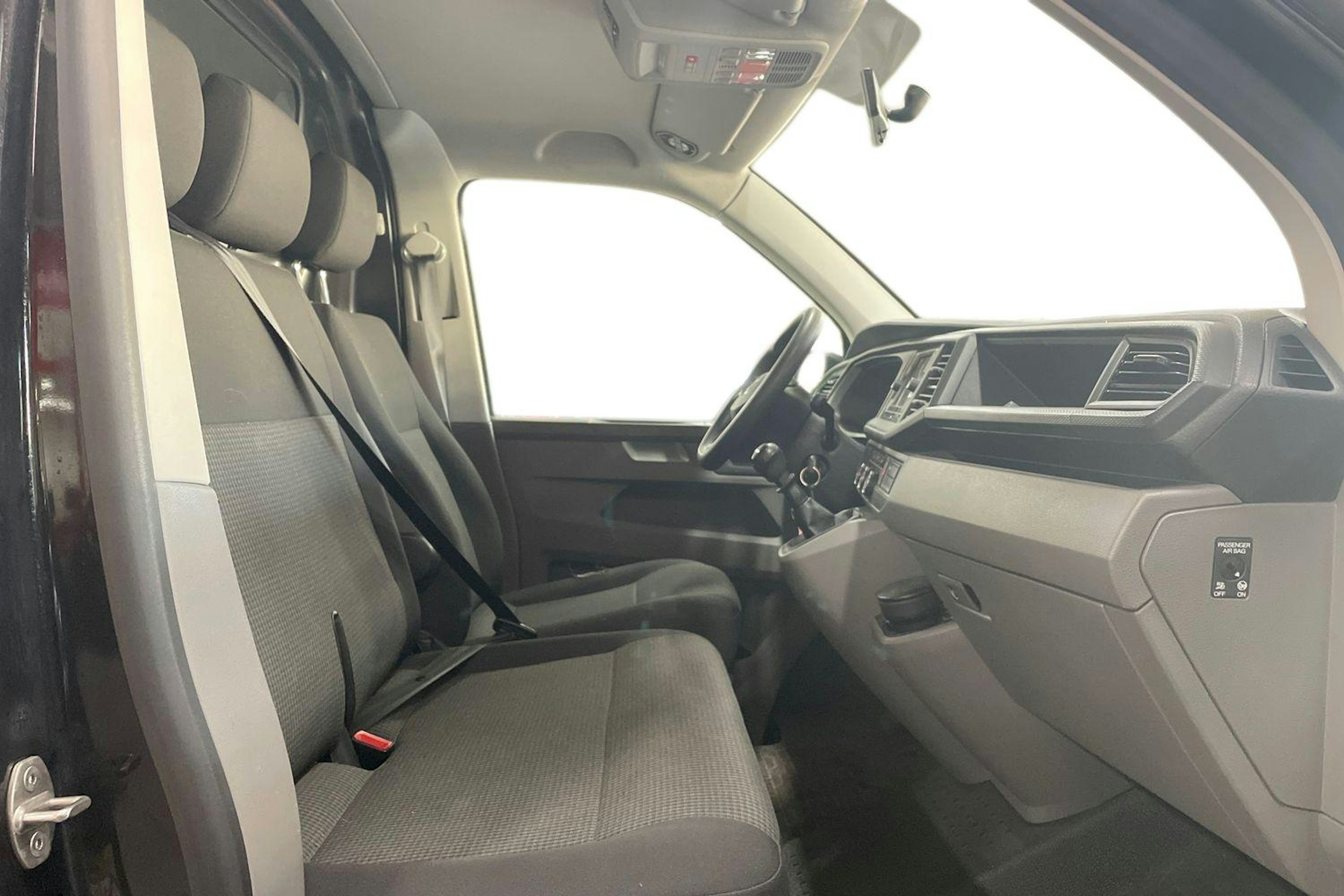 Musta Volkswagen TRANSPORTER 2020 kuva 10.