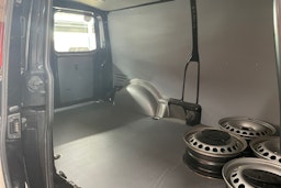 Musta Volkswagen TRANSPORTER 2020 kuva 14.