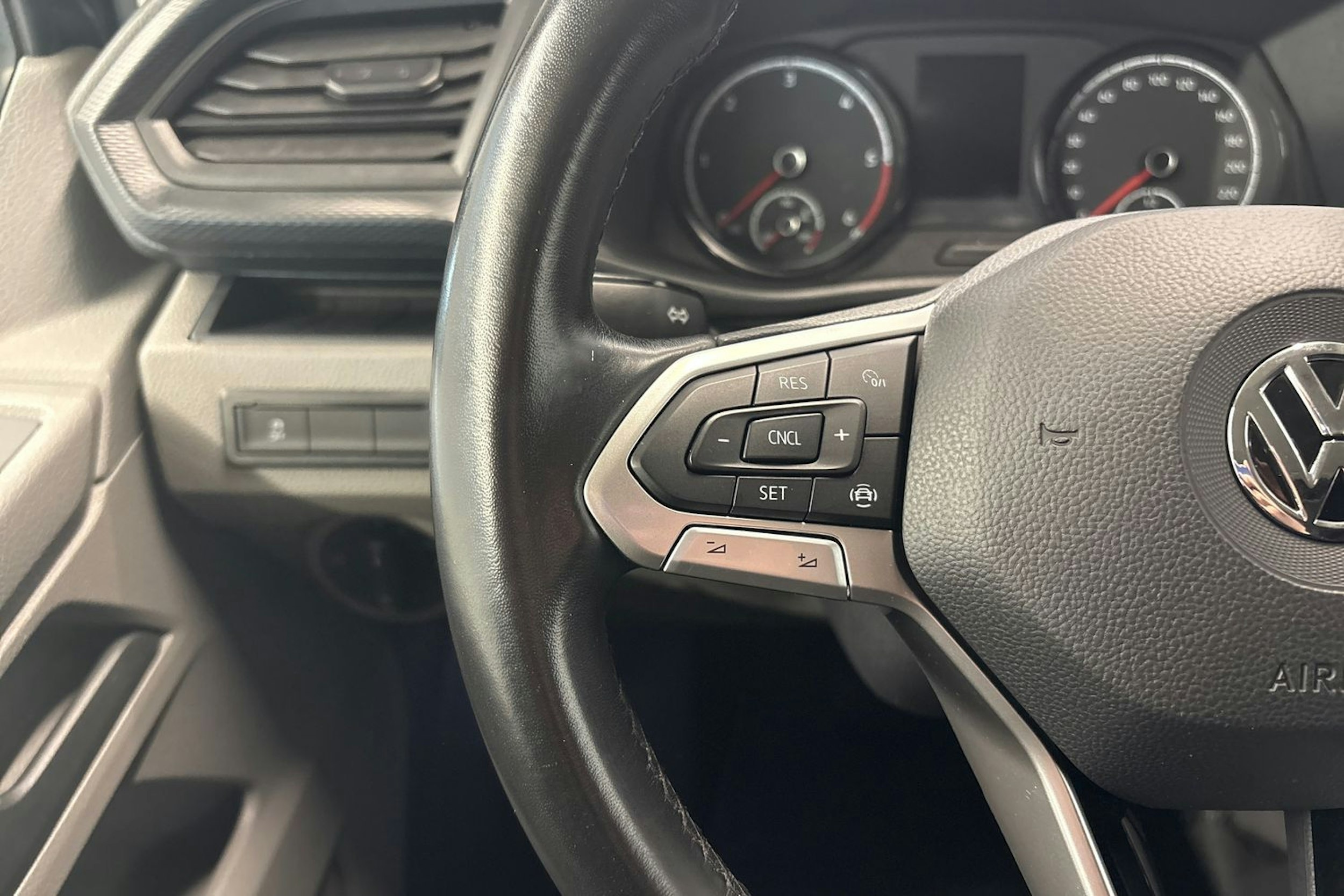 musta Volkswagen Transporter 2020 kuva 11.