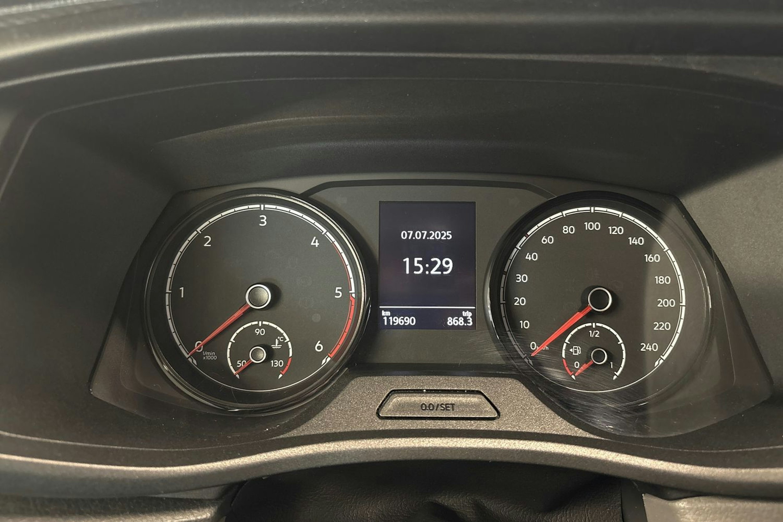 musta Volkswagen Transporter 2020 kuva 13.