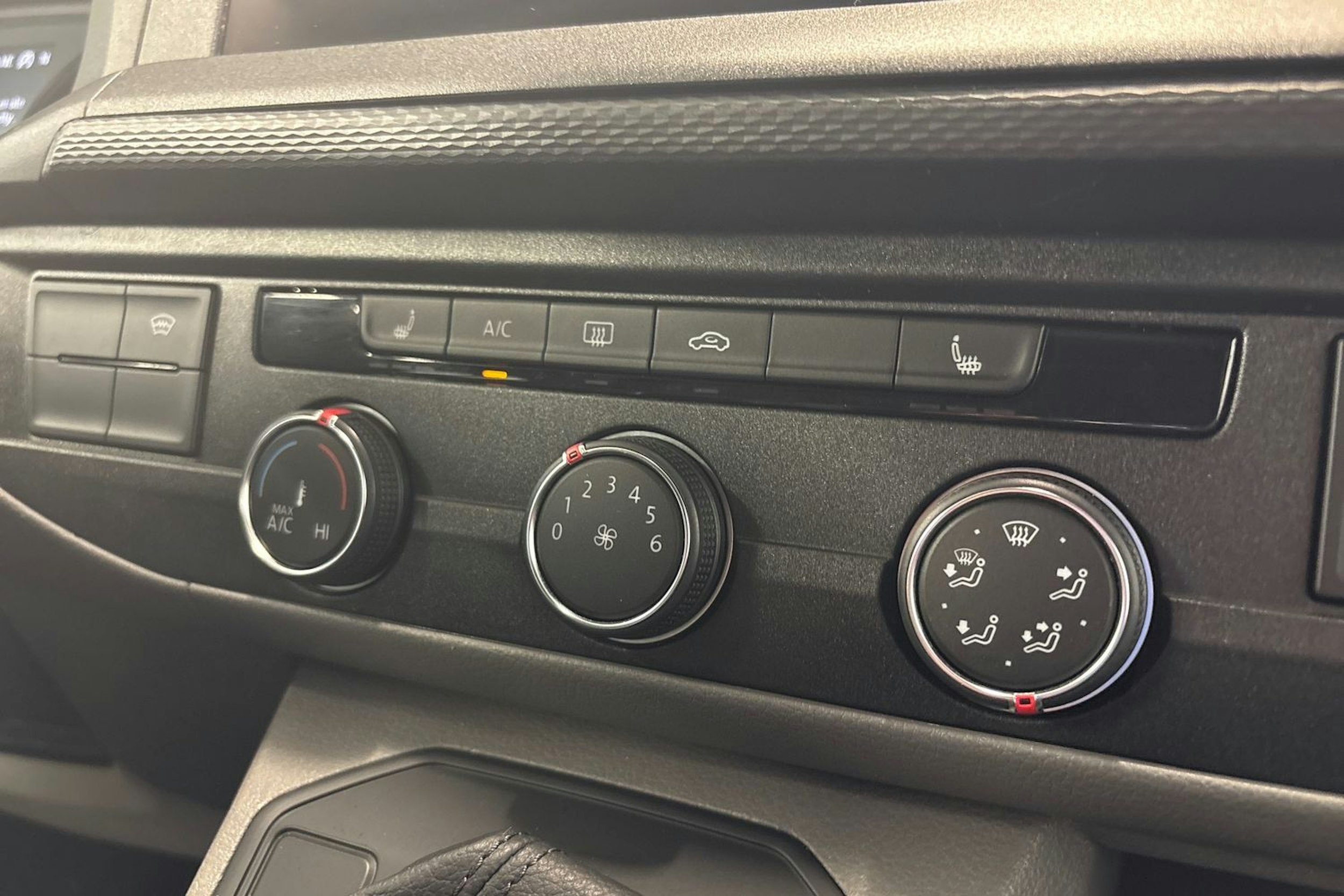 musta Volkswagen Transporter 2020 kuva 18.