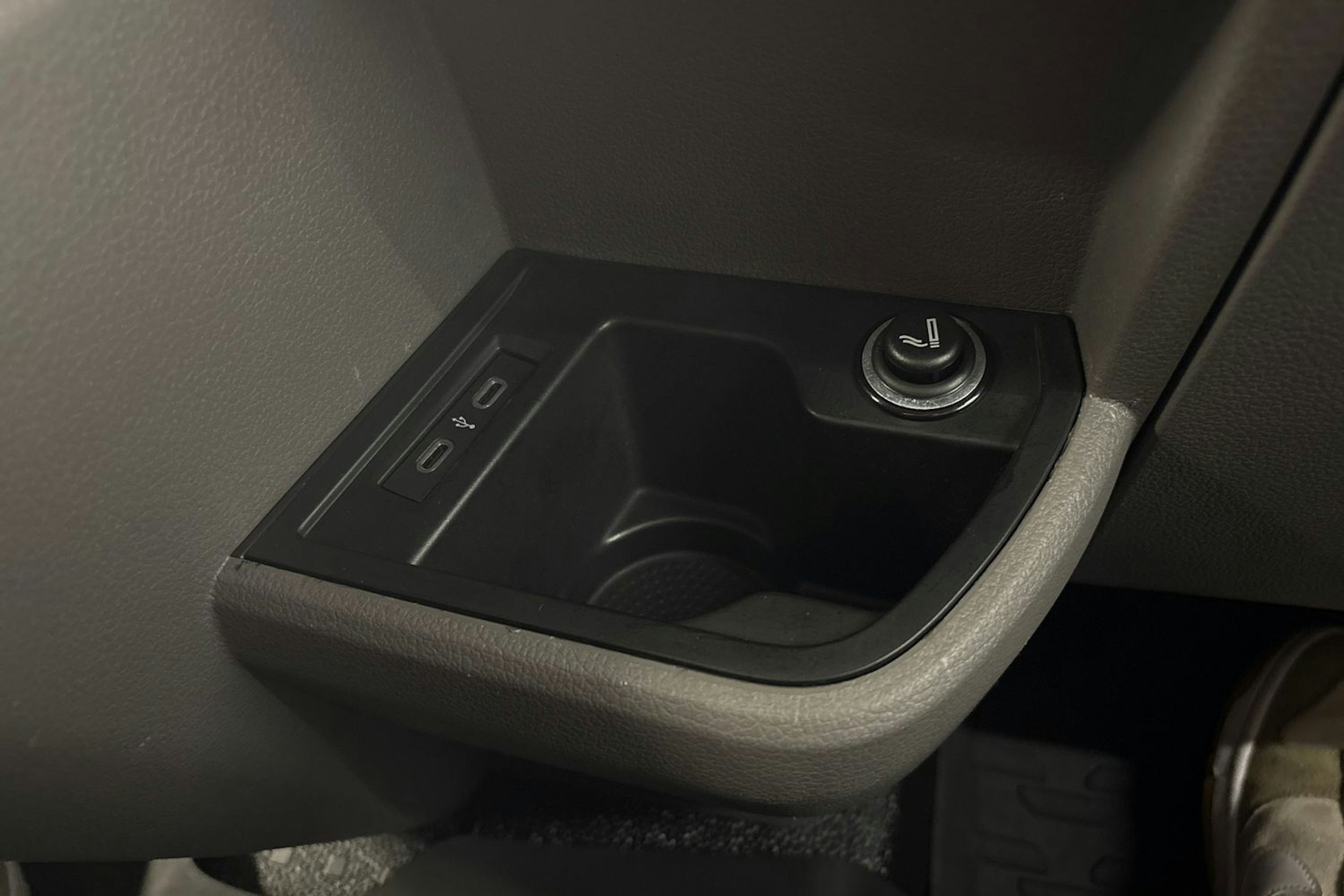 musta Volkswagen Transporter 2020 kuva 19.