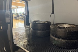 musta Volkswagen Transporter 2020 kuva 24.