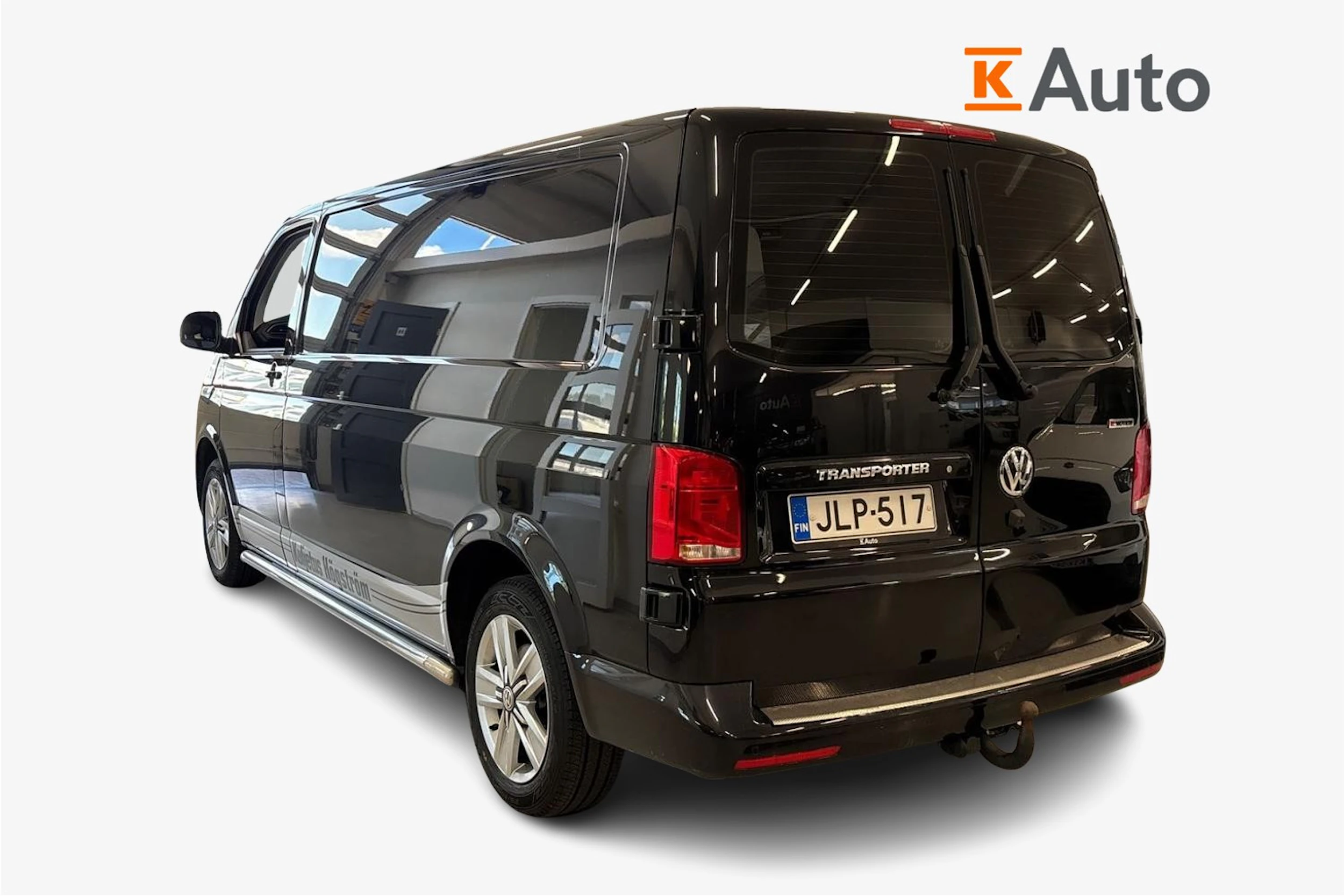 musta Volkswagen Transporter 2020 kuva 2.