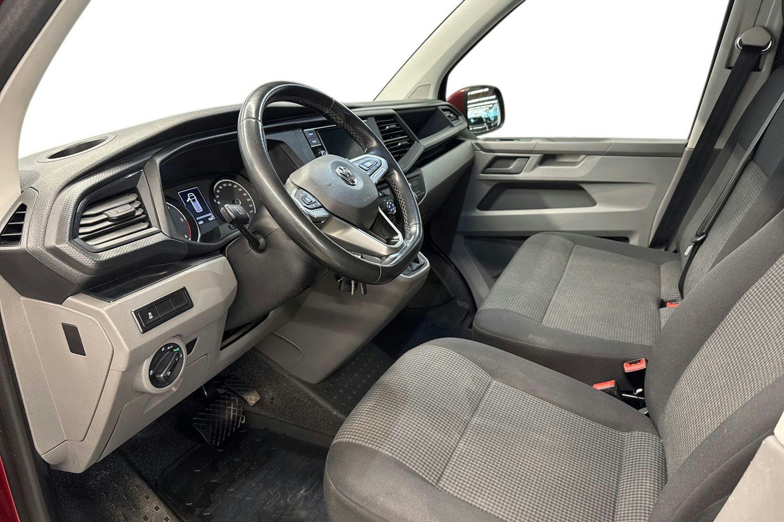 punainen Volkswagen Transporter 2020 kuva 8.