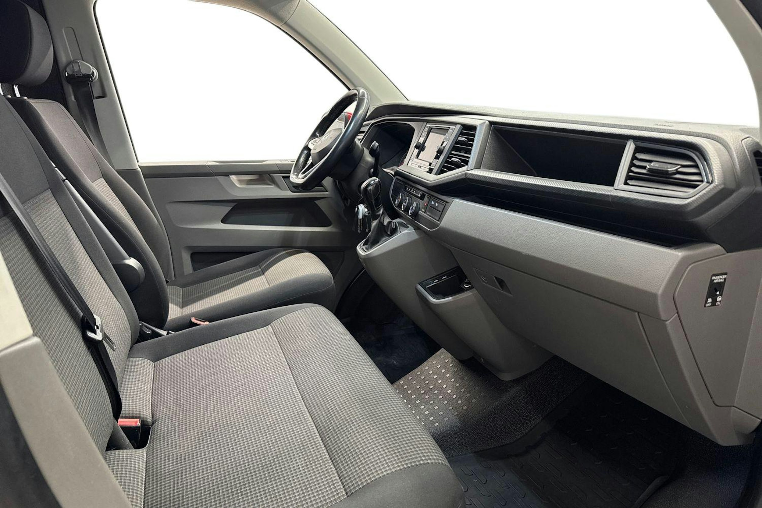 punainen Volkswagen Transporter 2020 kuva 9.