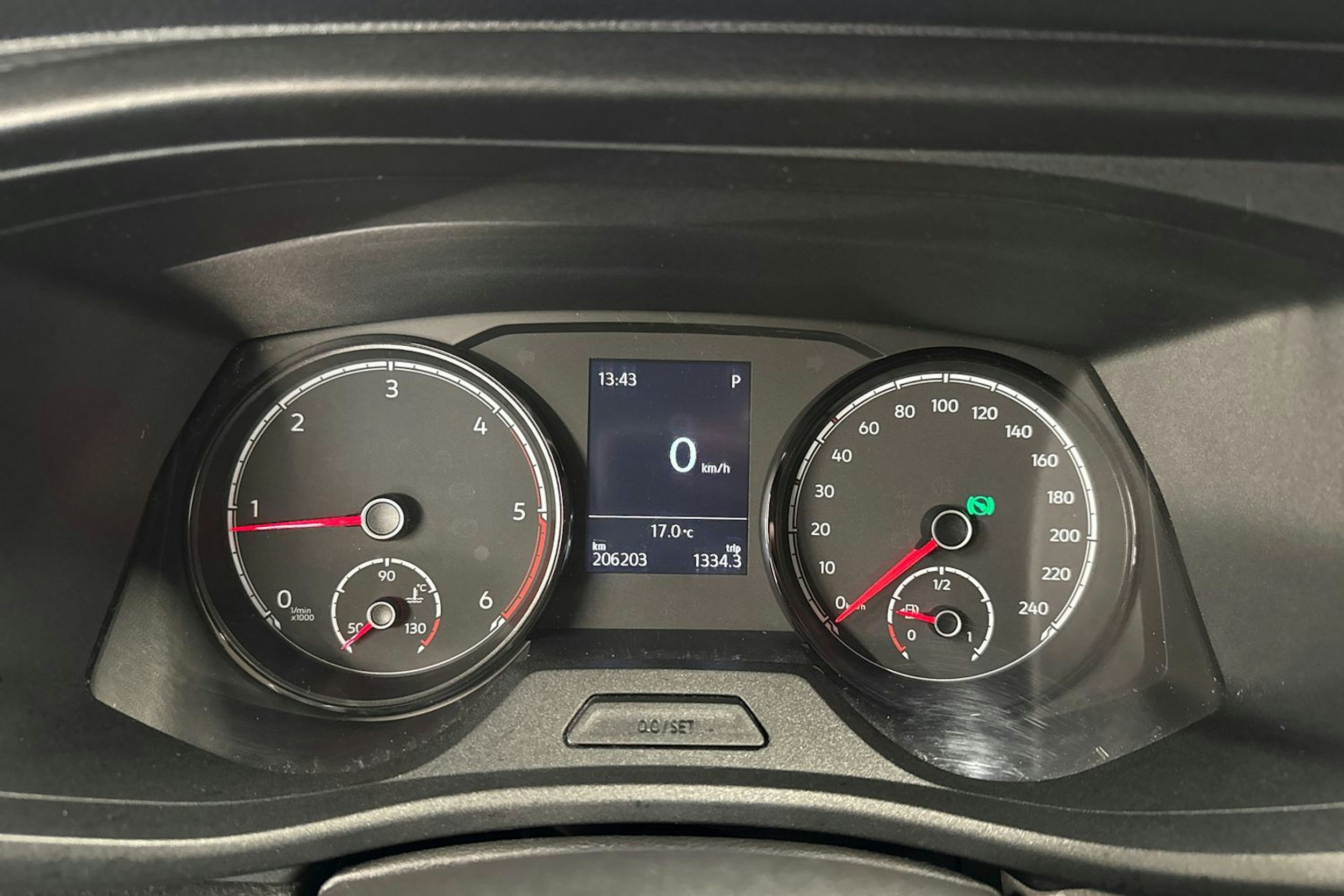 punainen Volkswagen Transporter 2020 kuva 15.