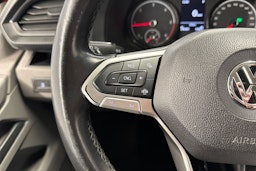 punainen Volkswagen Transporter 2020 kuva 16.