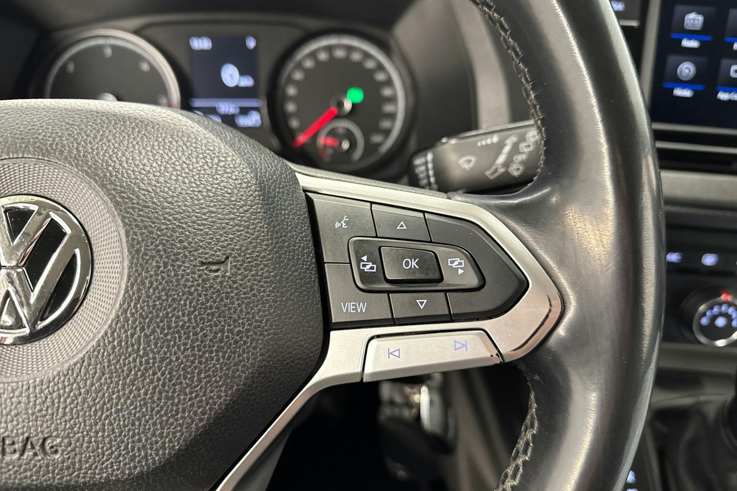 punainen Volkswagen Transporter 2020 kuva 17.