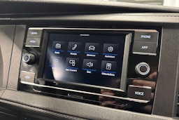 punainen Volkswagen Transporter 2020 kuva 18.