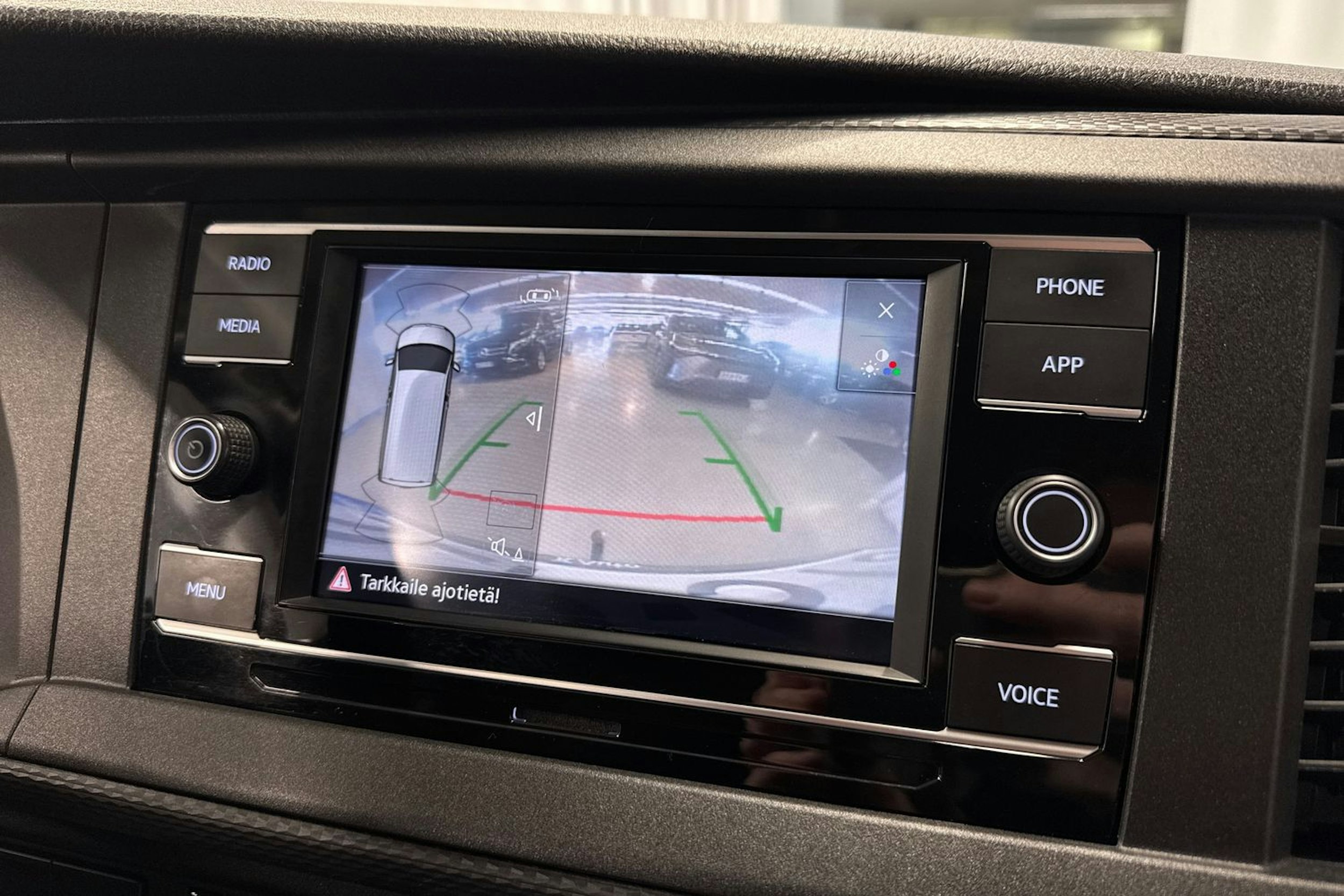 punainen Volkswagen Transporter 2020 kuva 19.