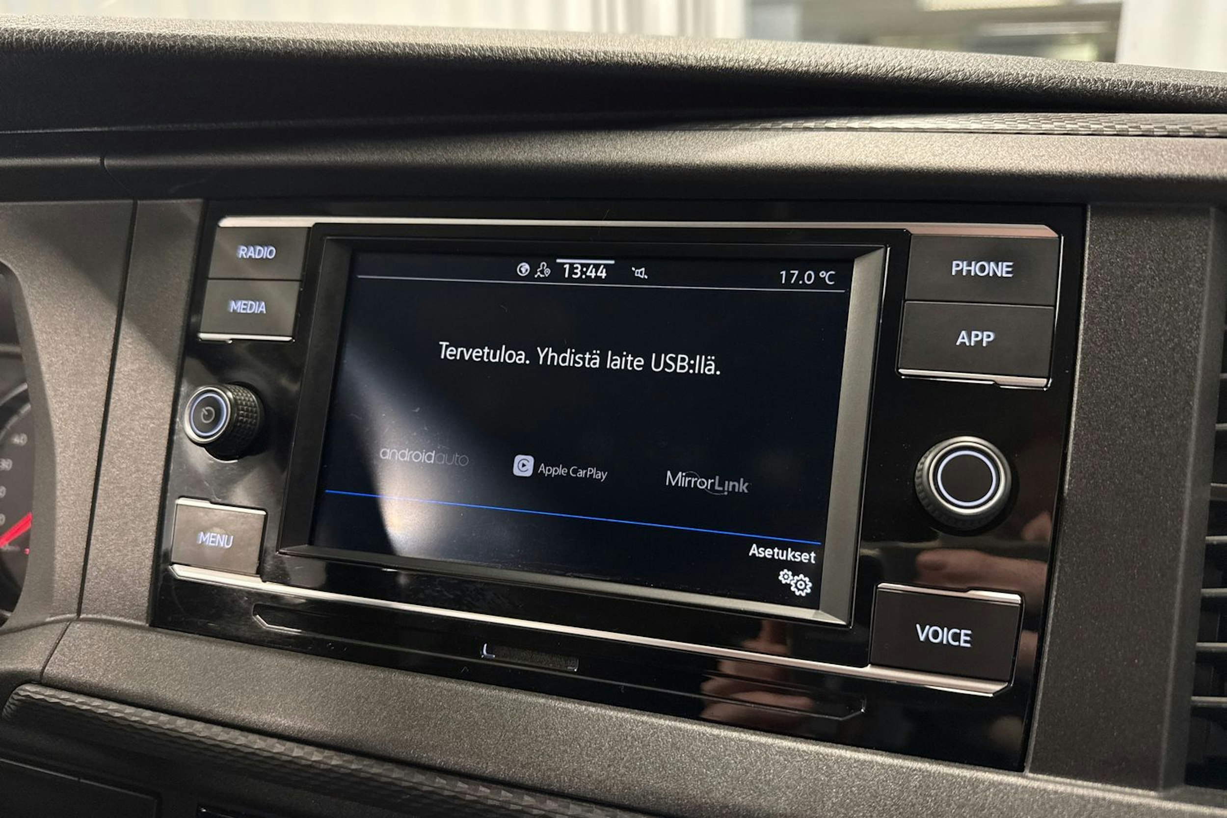 punainen Volkswagen Transporter 2020 kuva 20.