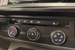 punainen Volkswagen Transporter 2020 kuva 21.