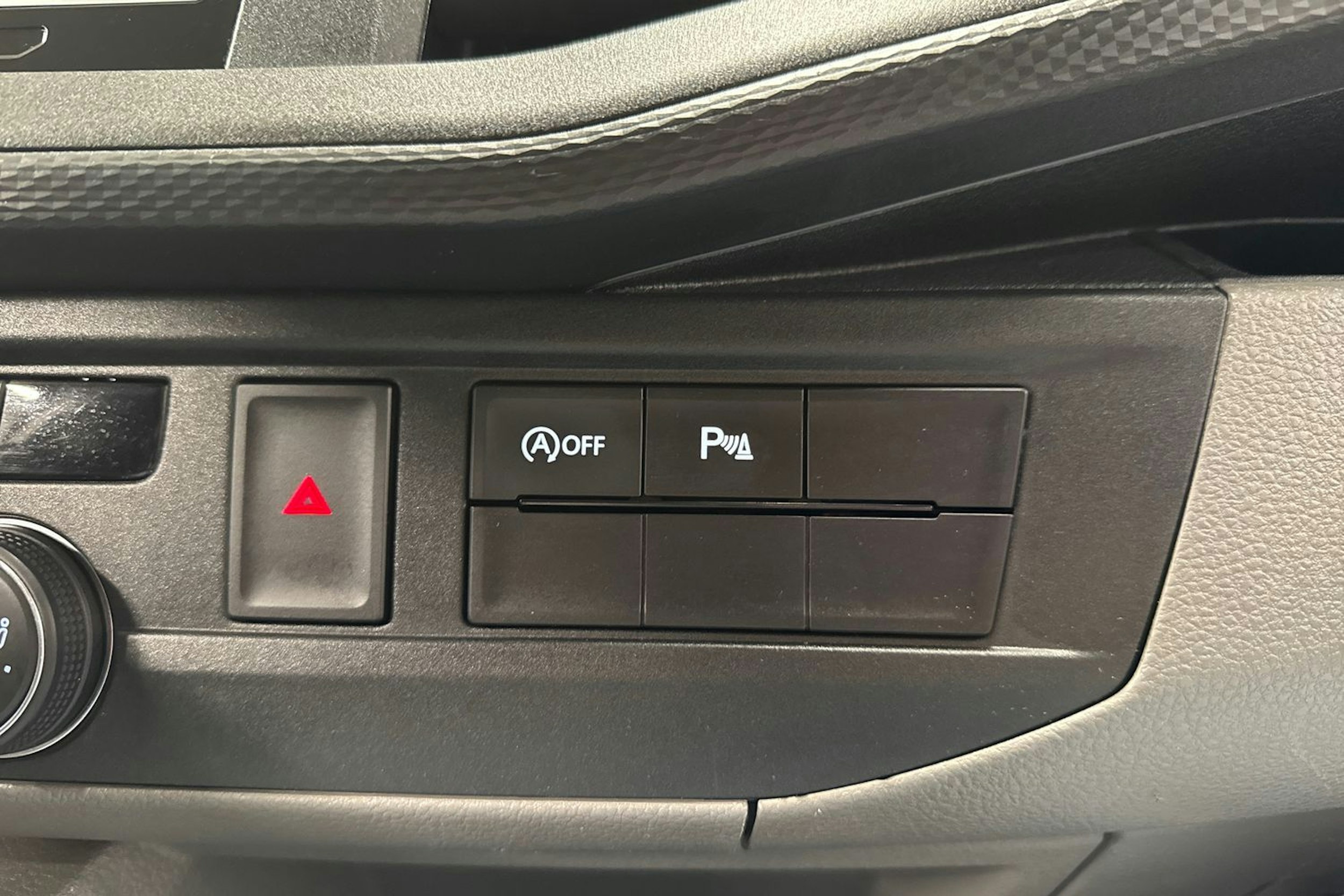 punainen Volkswagen Transporter 2020 kuva 22.