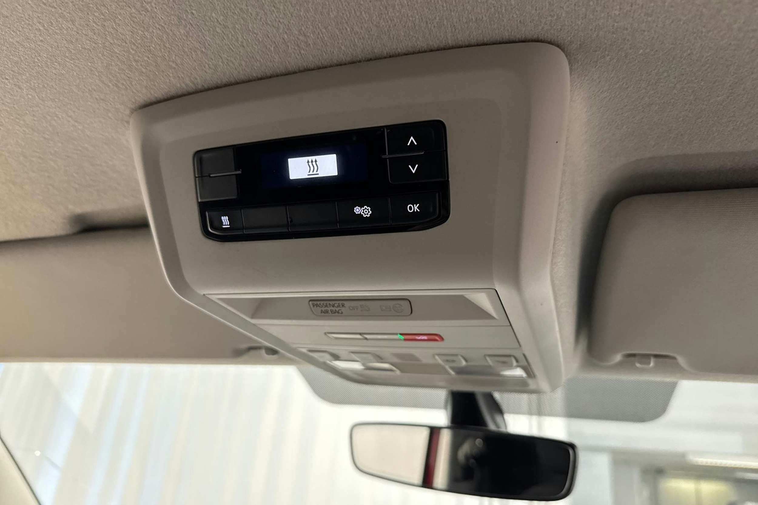 punainen Volkswagen Transporter 2020 kuva 24.