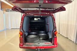 punainen Volkswagen Transporter 2020 kuva 25.