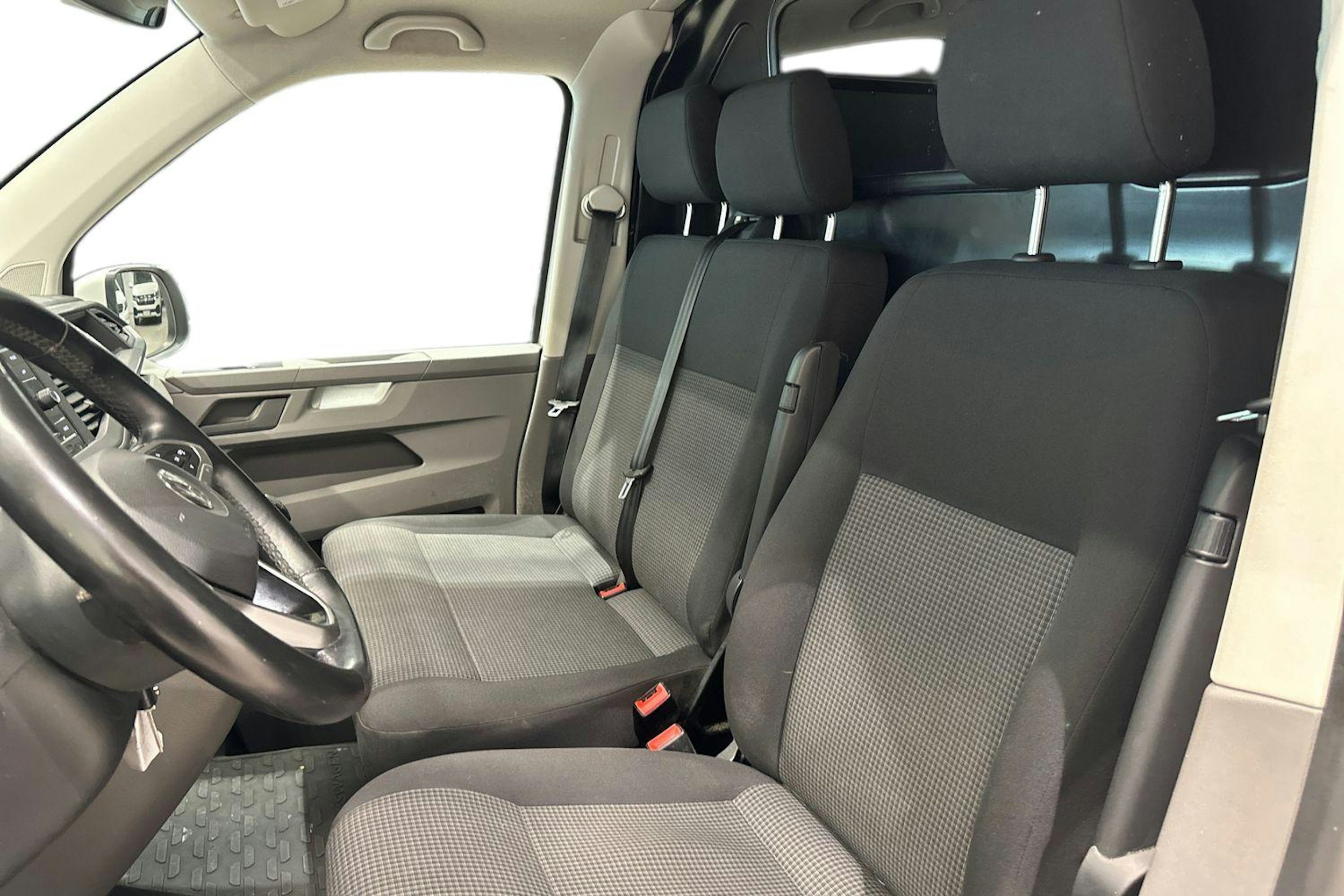 Valkoinen Volkswagen TRANSPORTER 2020 kuva 10.