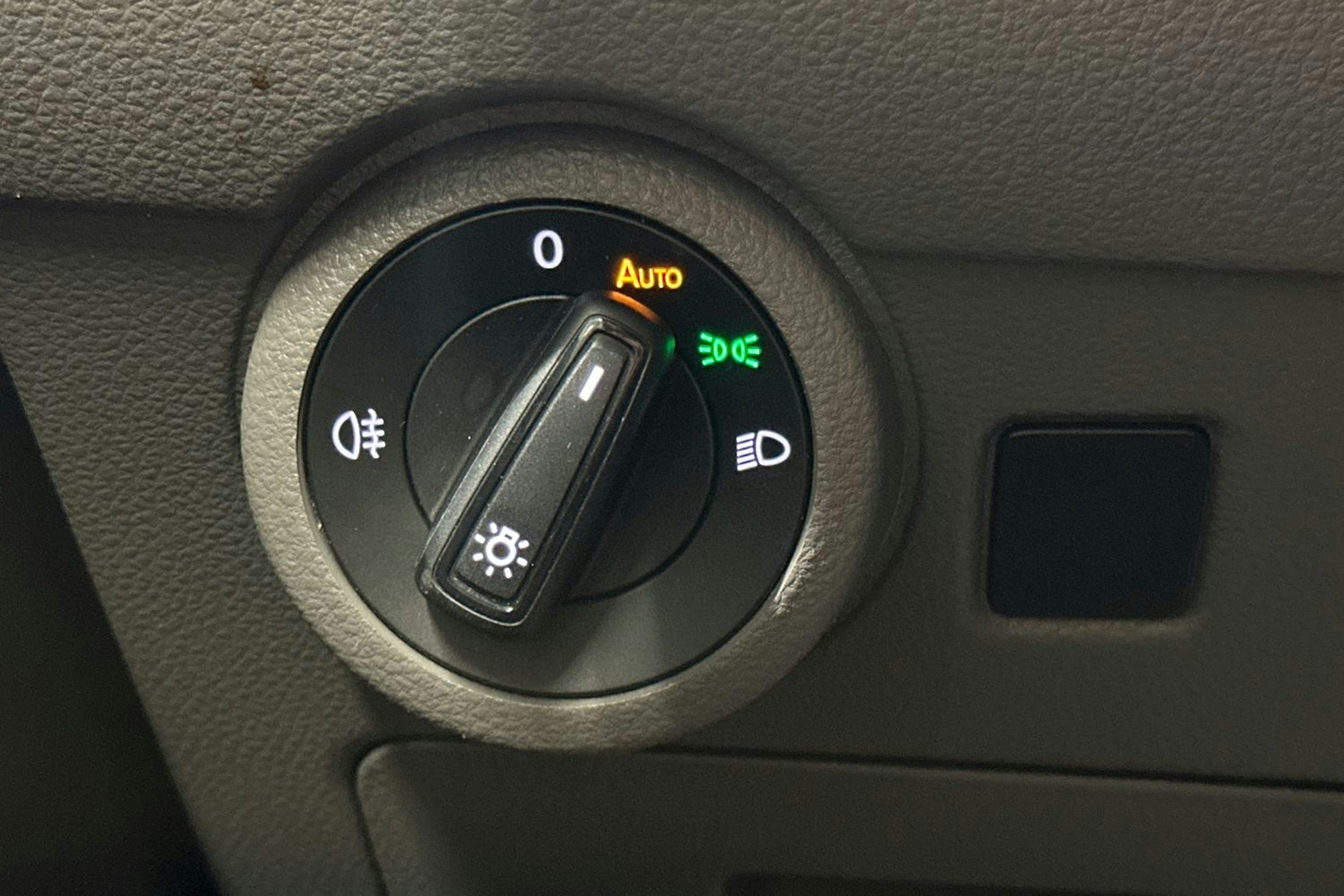 Valkoinen Volkswagen TRANSPORTER 2020 kuva 15.