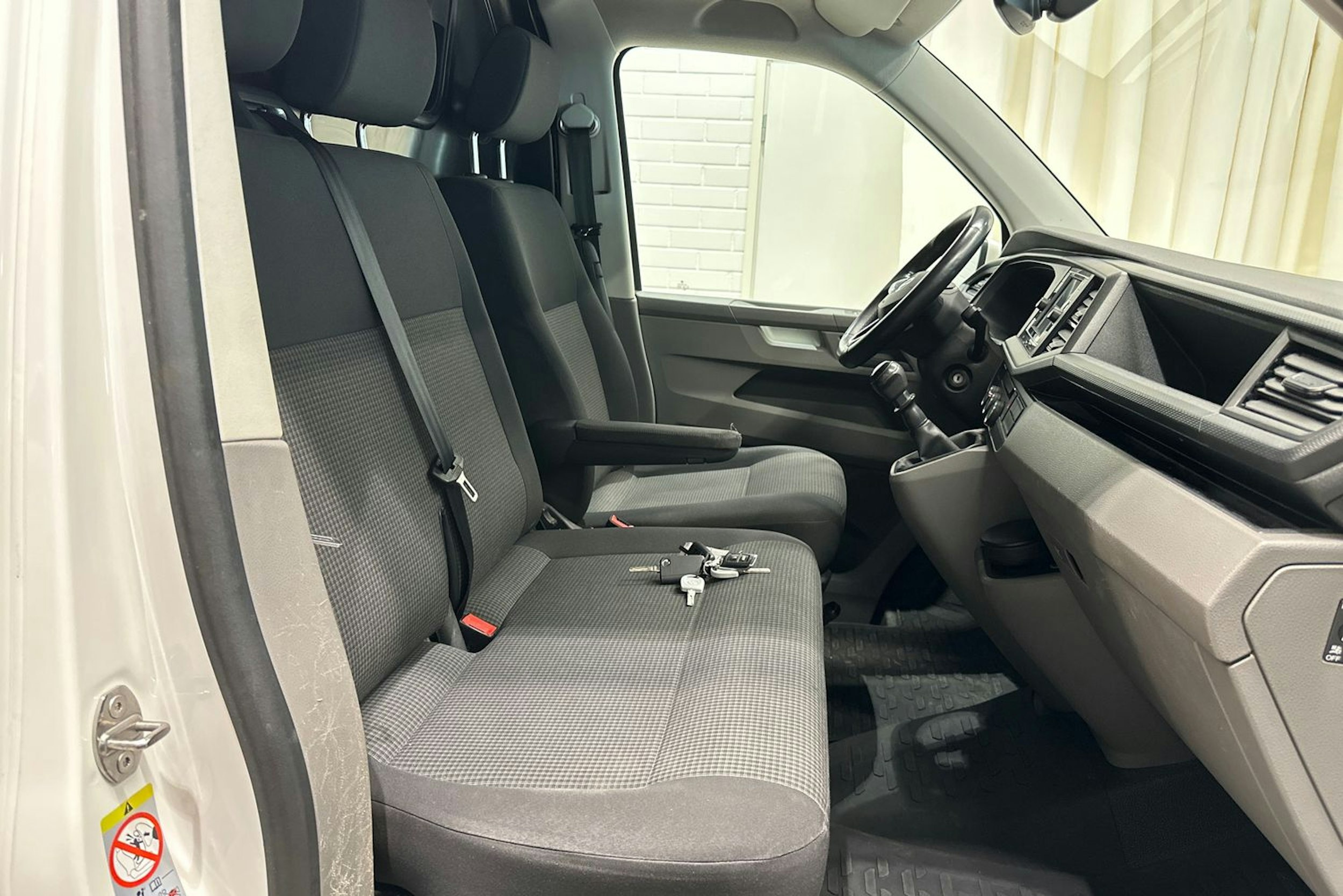 Valkoinen Volkswagen TRANSPORTER 2020 kuva 26.