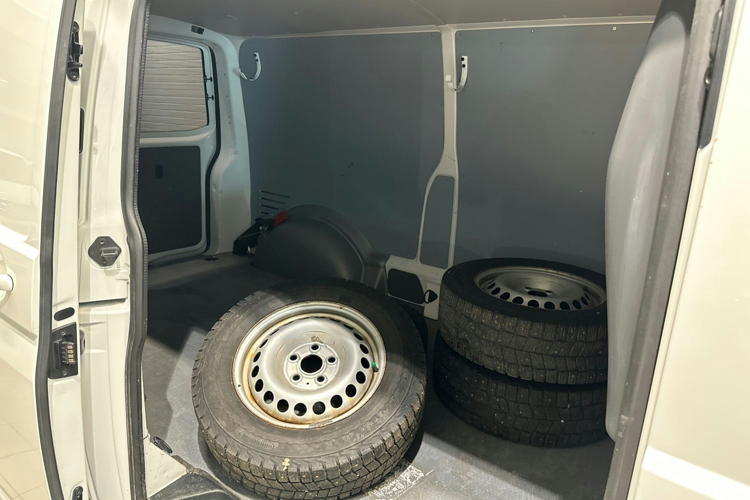 Valkoinen Volkswagen TRANSPORTER 2020 kuva 27.