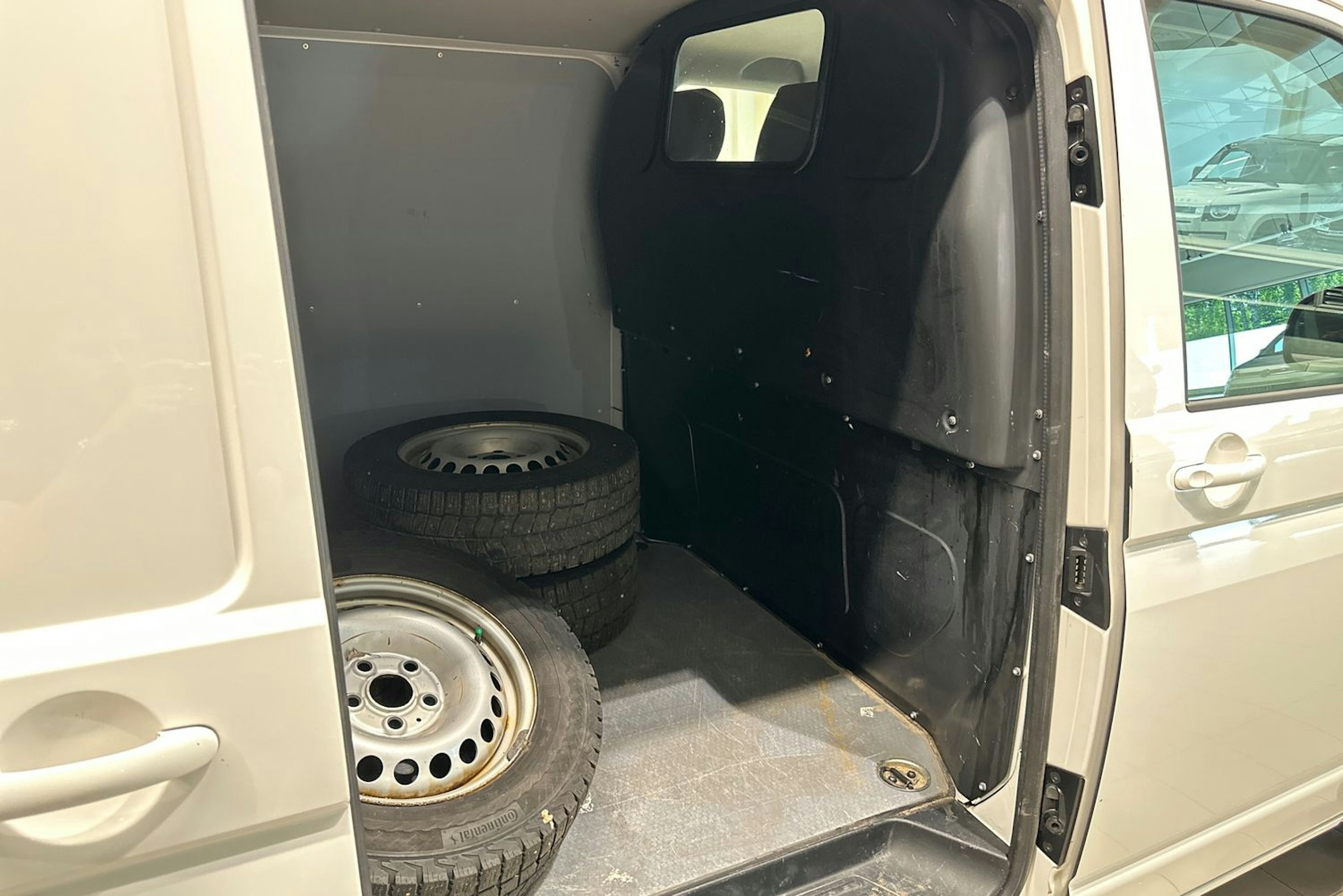 Valkoinen Volkswagen TRANSPORTER 2020 kuva 29.