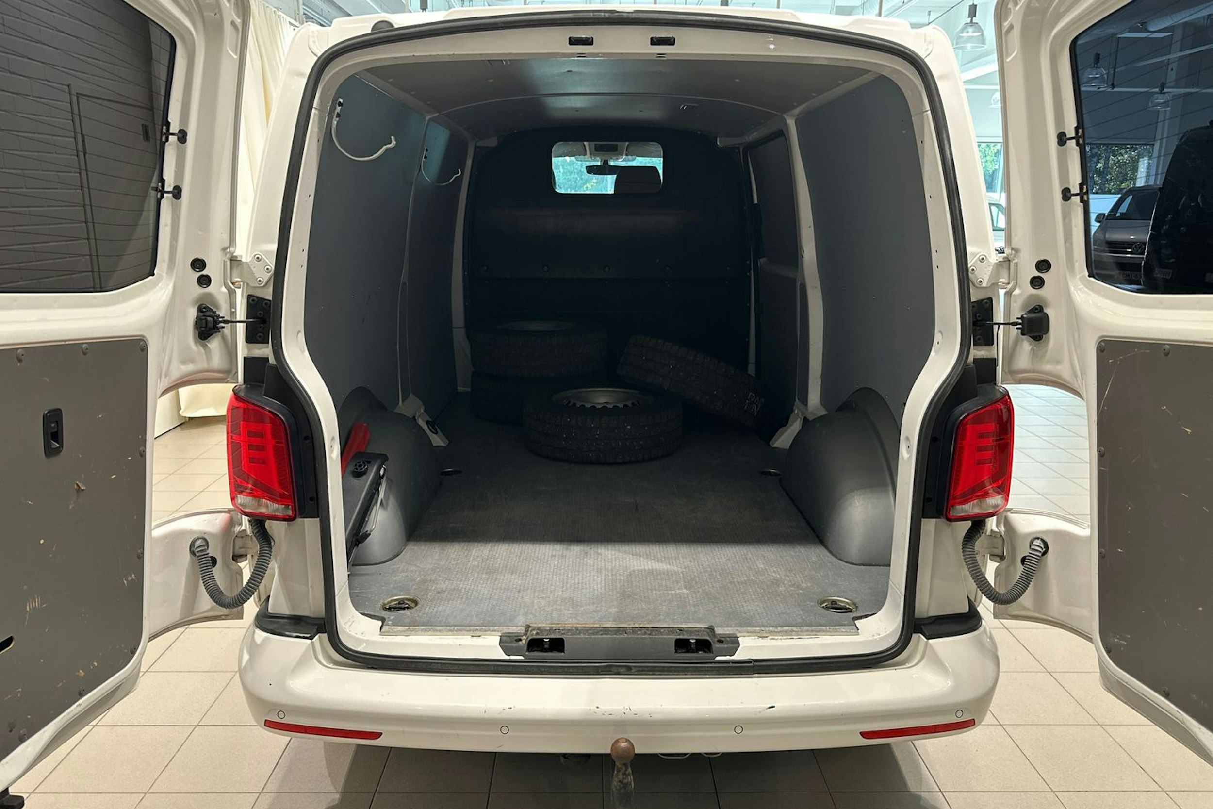 Valkoinen Volkswagen TRANSPORTER 2020 kuva 30.