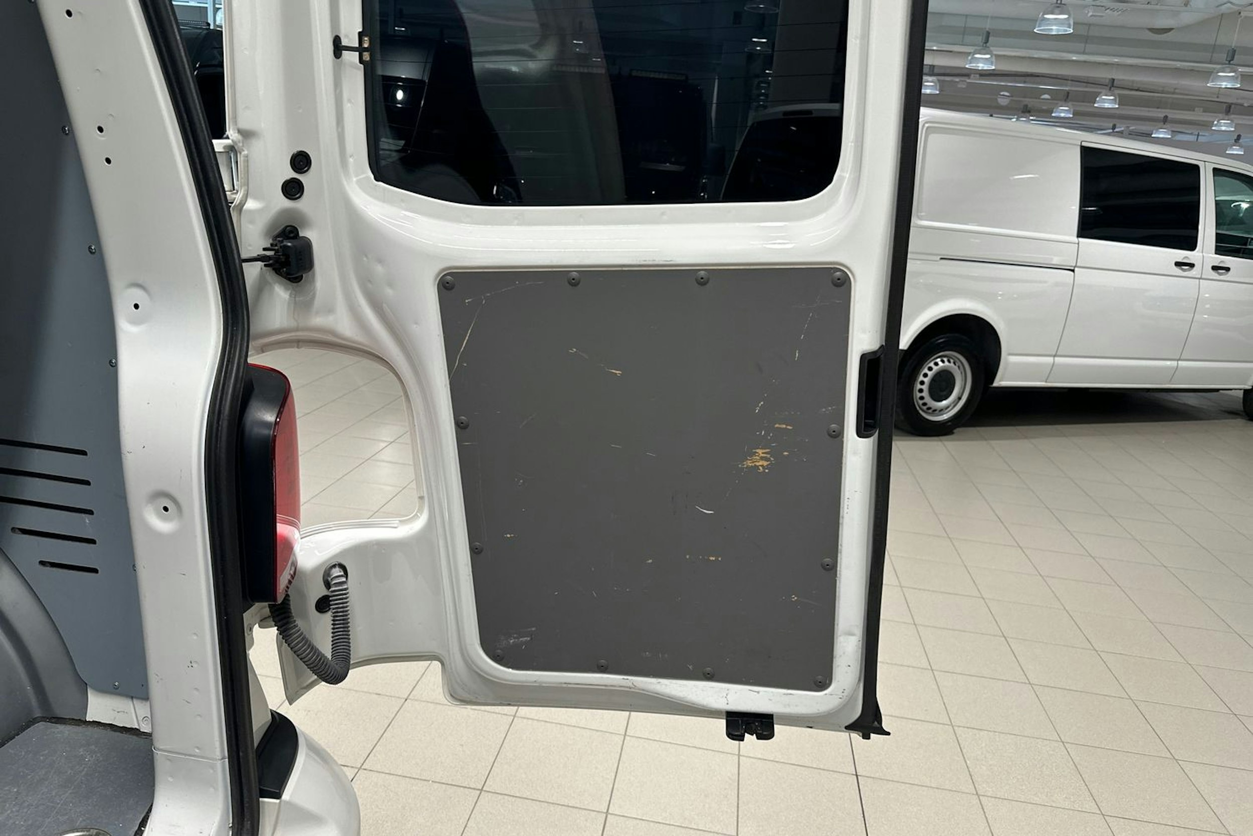 Valkoinen Volkswagen TRANSPORTER 2020 kuva 32.