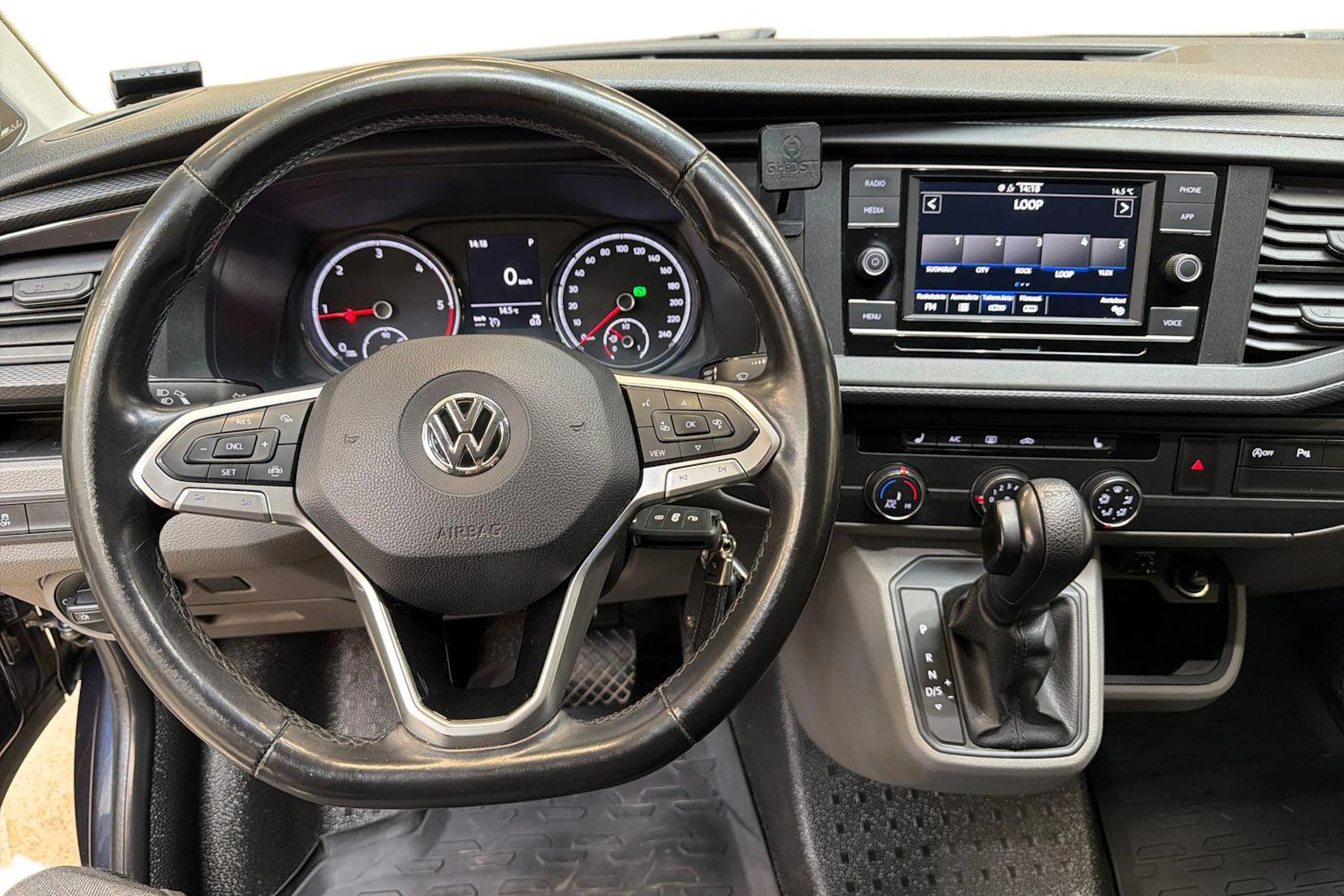 sininen Volkswagen Transporter 2020 kuva 8.