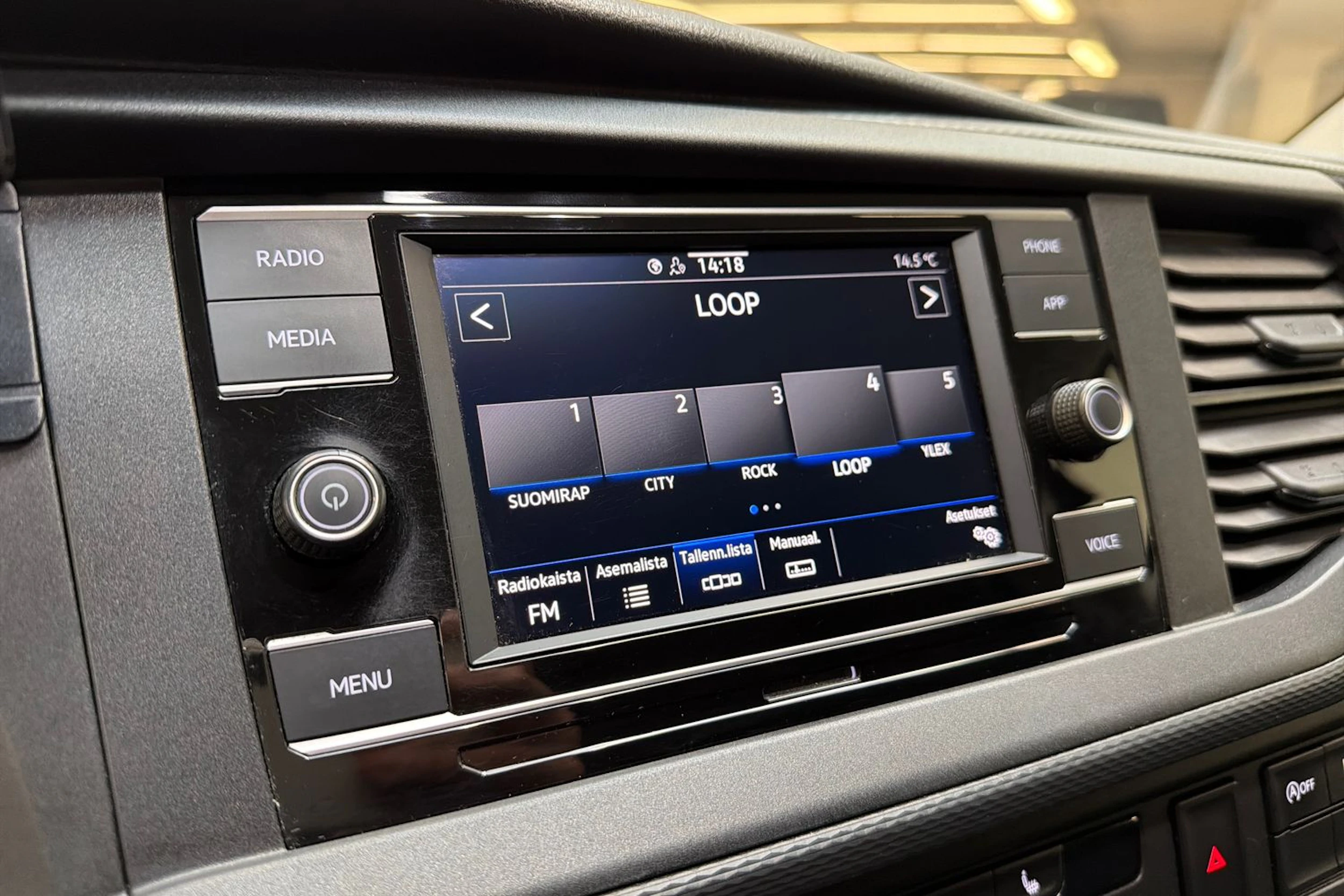 sininen Volkswagen Transporter 2020 kuva 12.