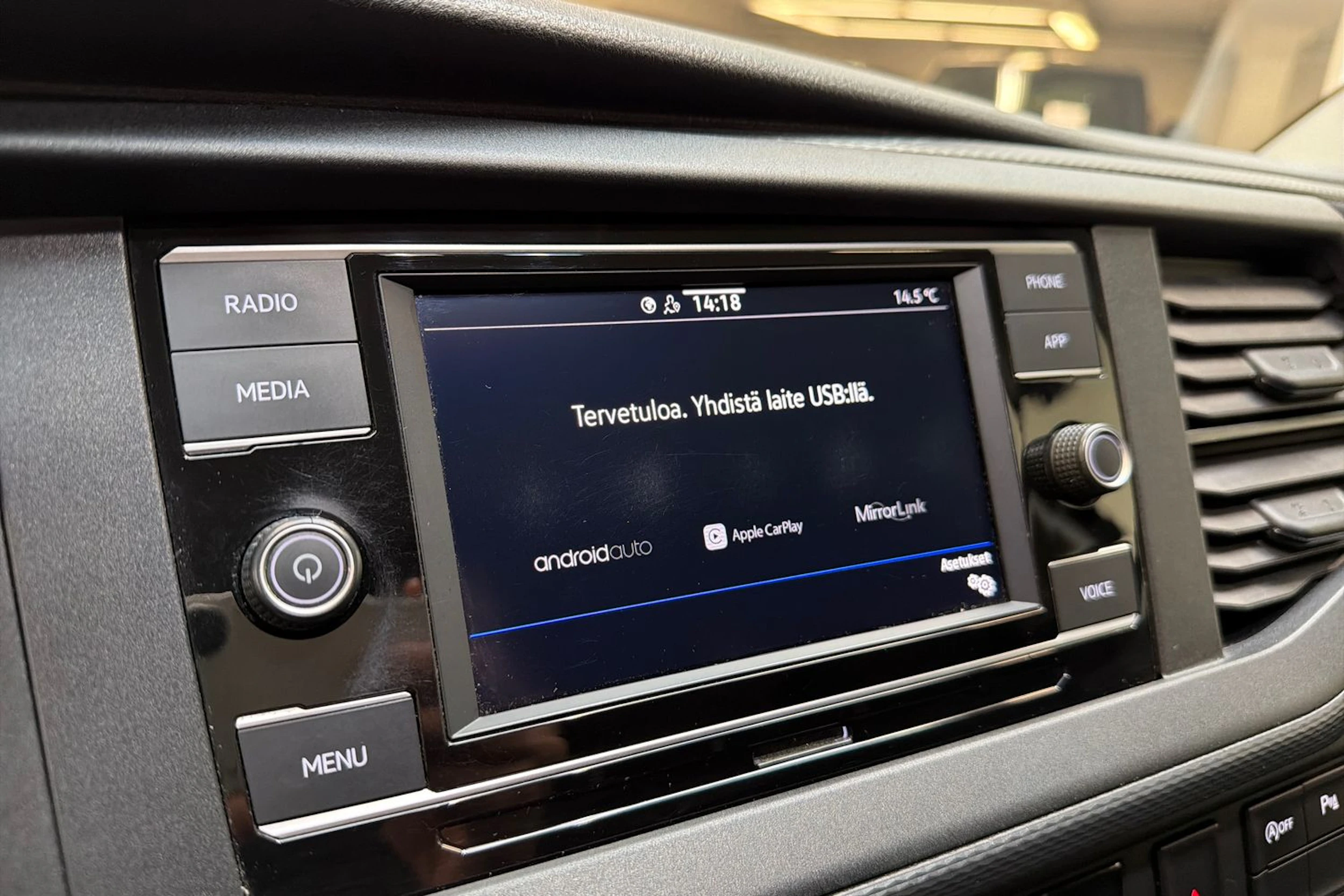 sininen Volkswagen Transporter 2020 kuva 13.