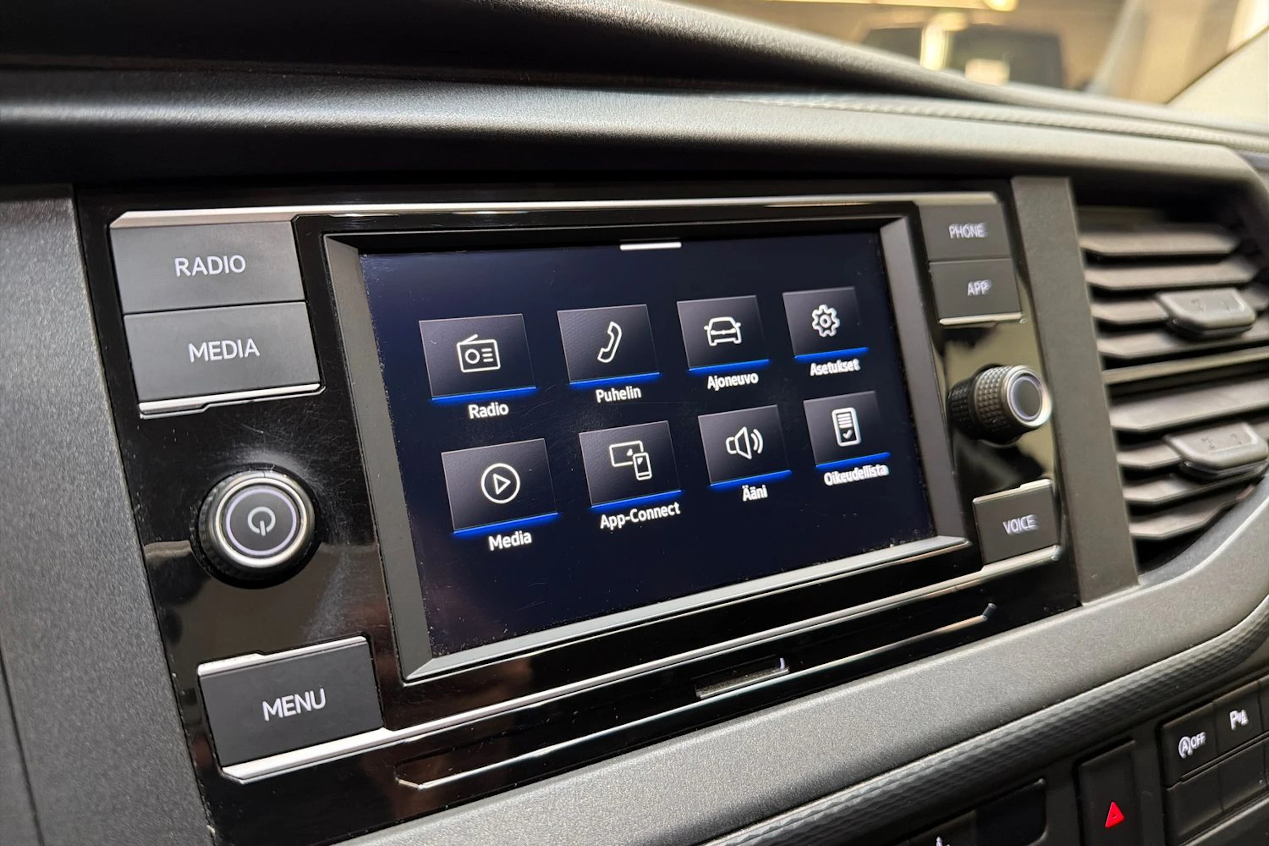 sininen Volkswagen Transporter 2020 kuva 14.