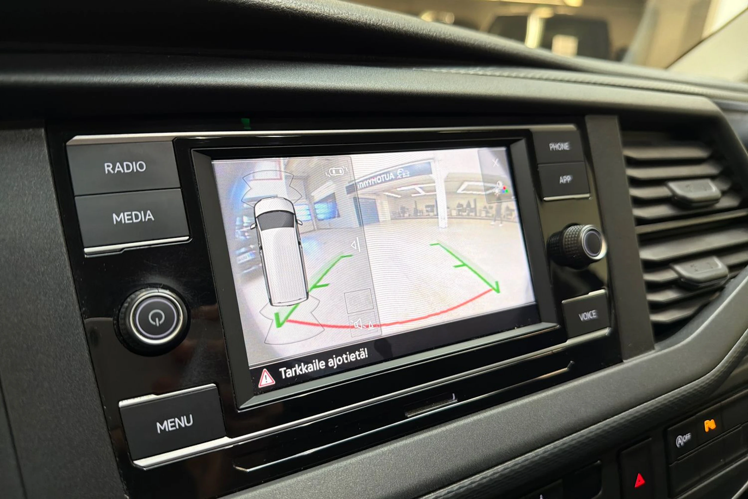 sininen Volkswagen Transporter 2020 kuva 15.