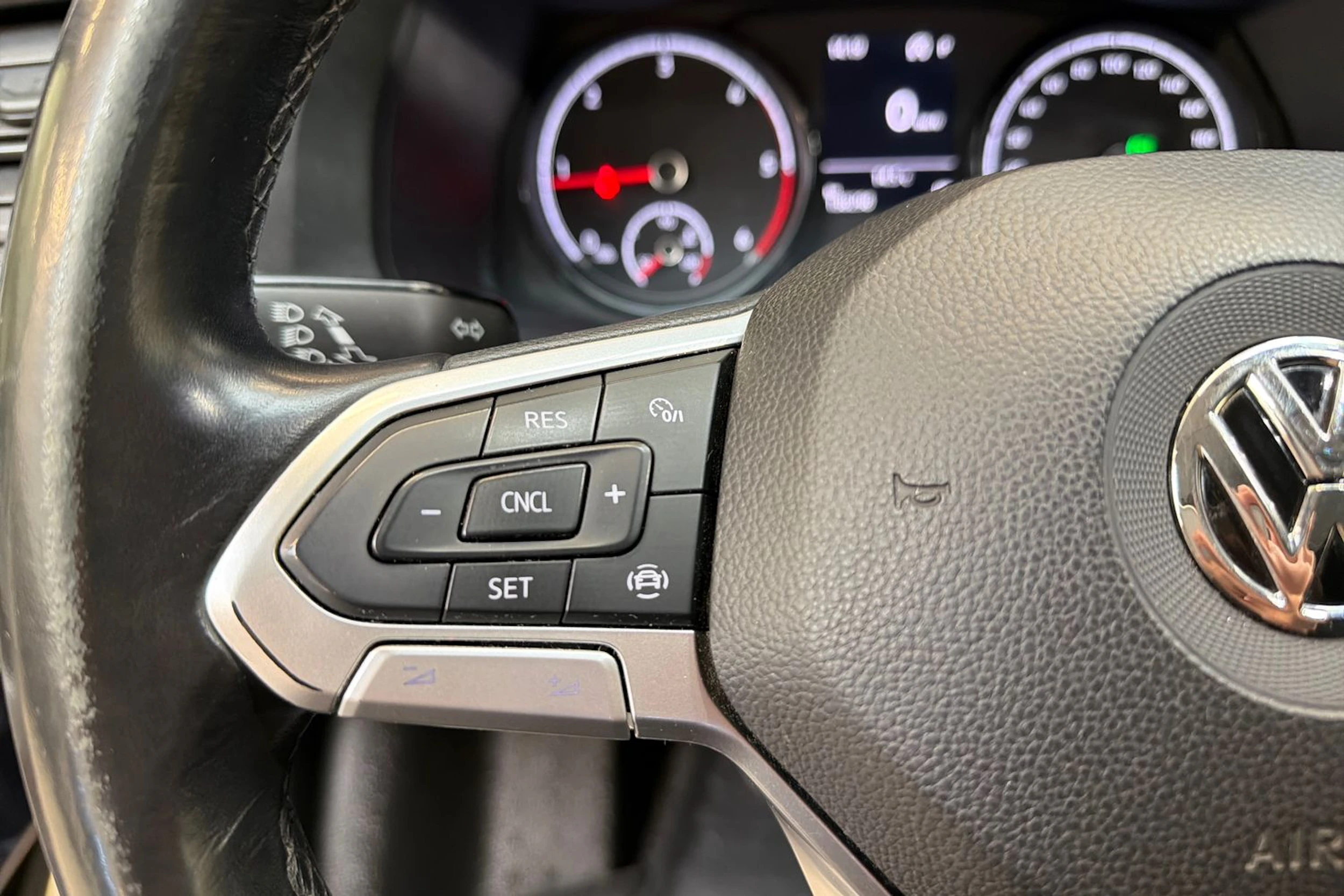 sininen Volkswagen Transporter 2020 kuva 16.