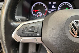 sininen Volkswagen Transporter 2020 kuva 16.