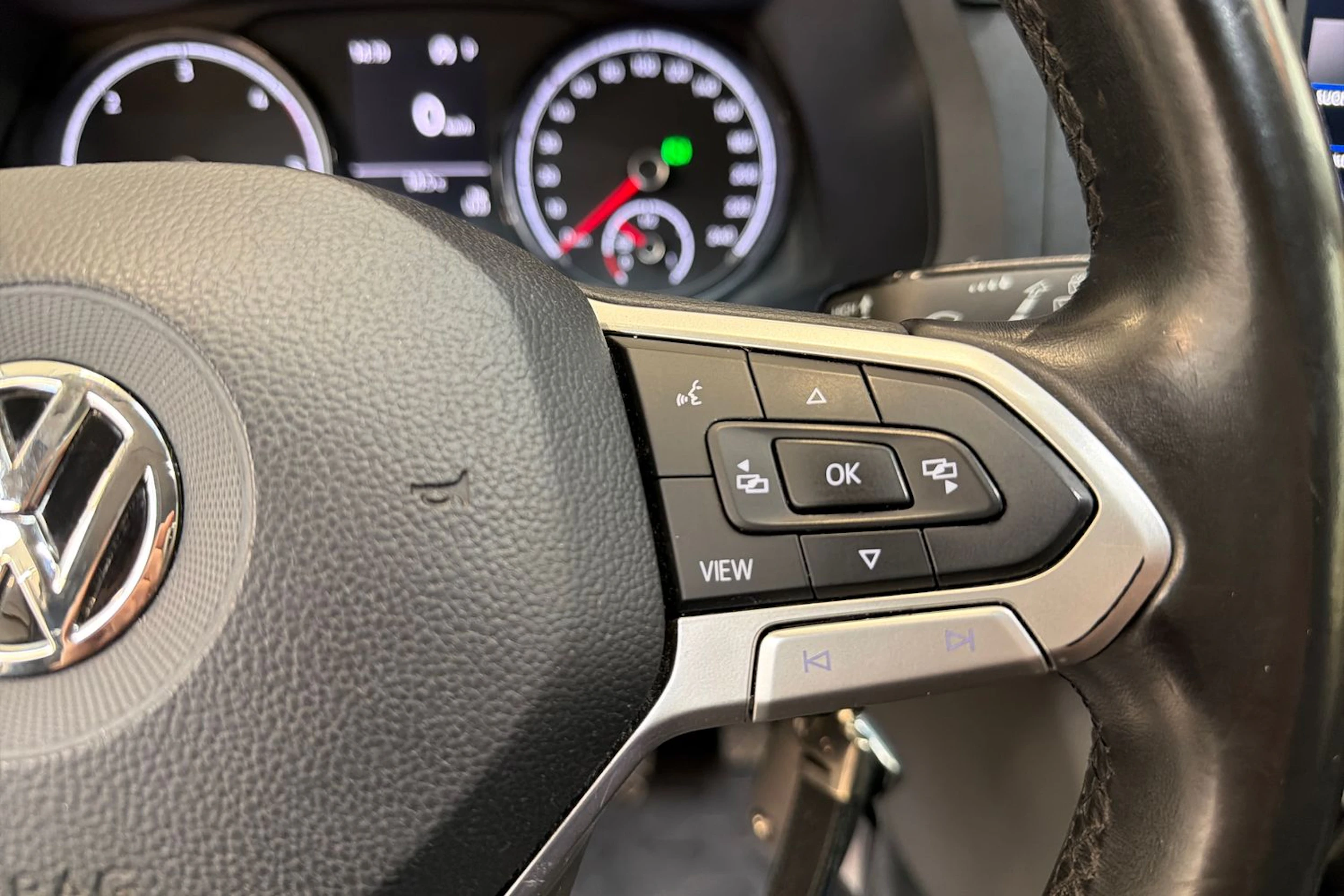 sininen Volkswagen Transporter 2020 kuva 17.