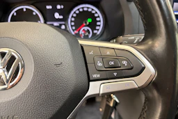 sininen Volkswagen Transporter 2020 kuva 17.