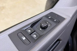 sininen Volkswagen Transporter 2020 kuva 19.