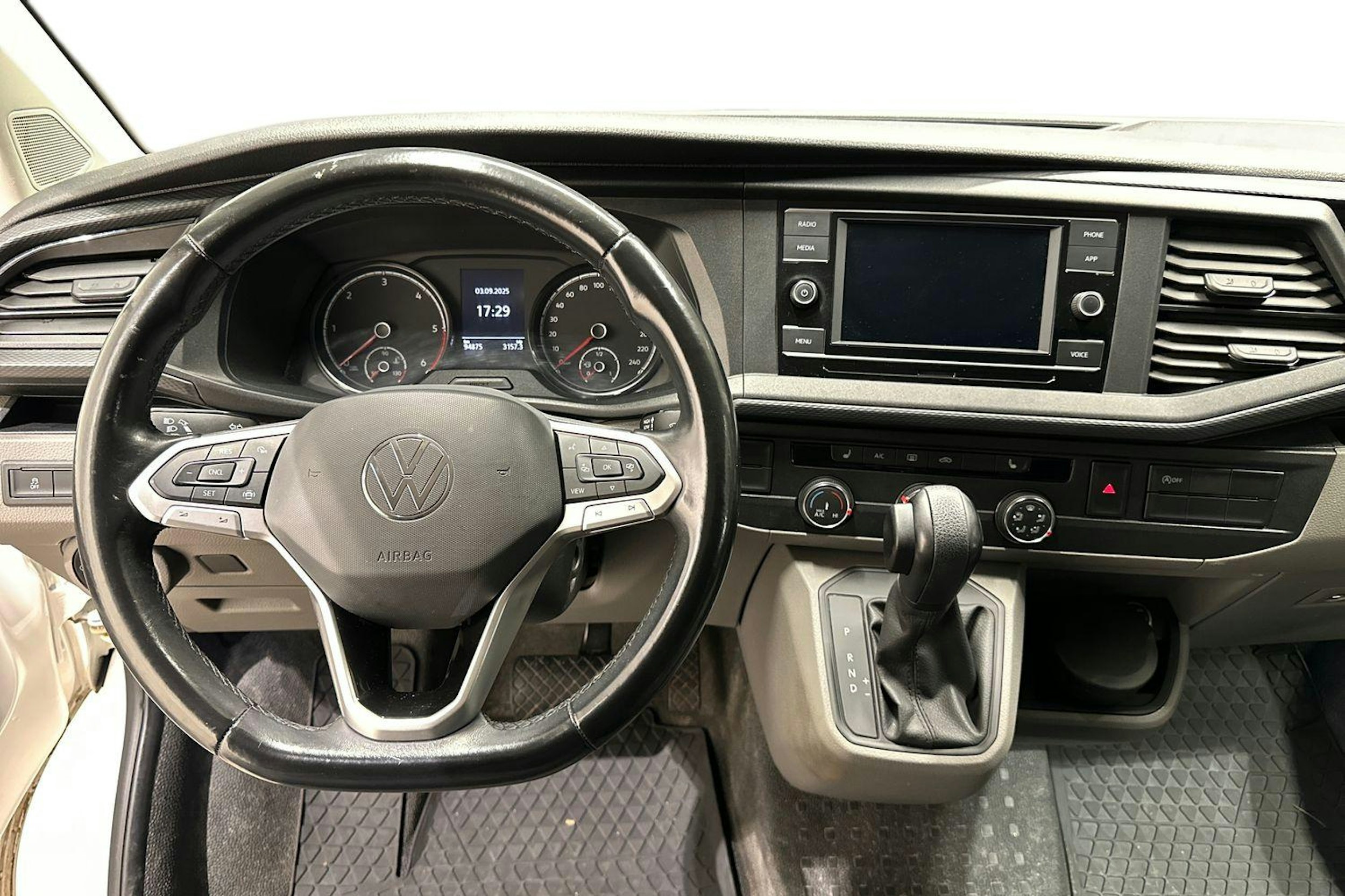 Valkoinen Volkswagen TRANSPORTER 2021 kuva 7.