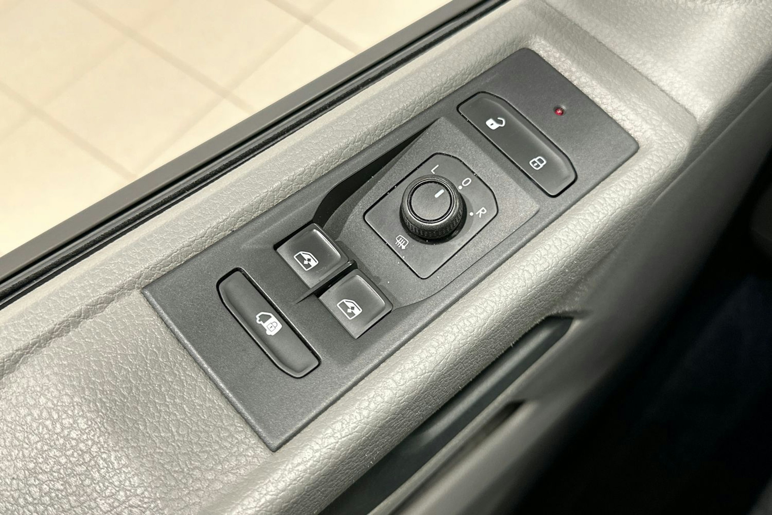 Valkoinen Volkswagen TRANSPORTER 2021 kuva 10.