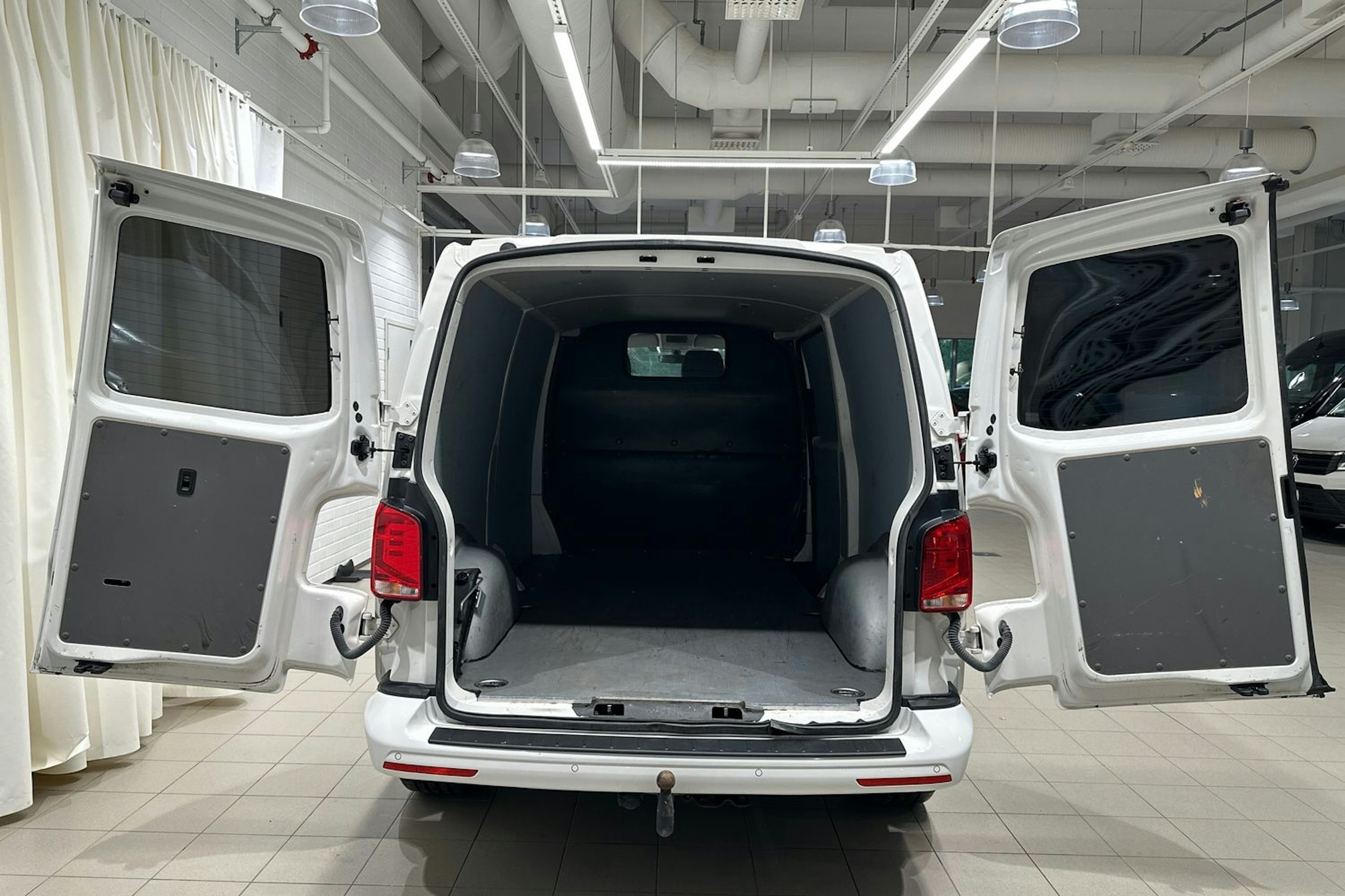 Valkoinen Volkswagen TRANSPORTER 2021 kuva 23.