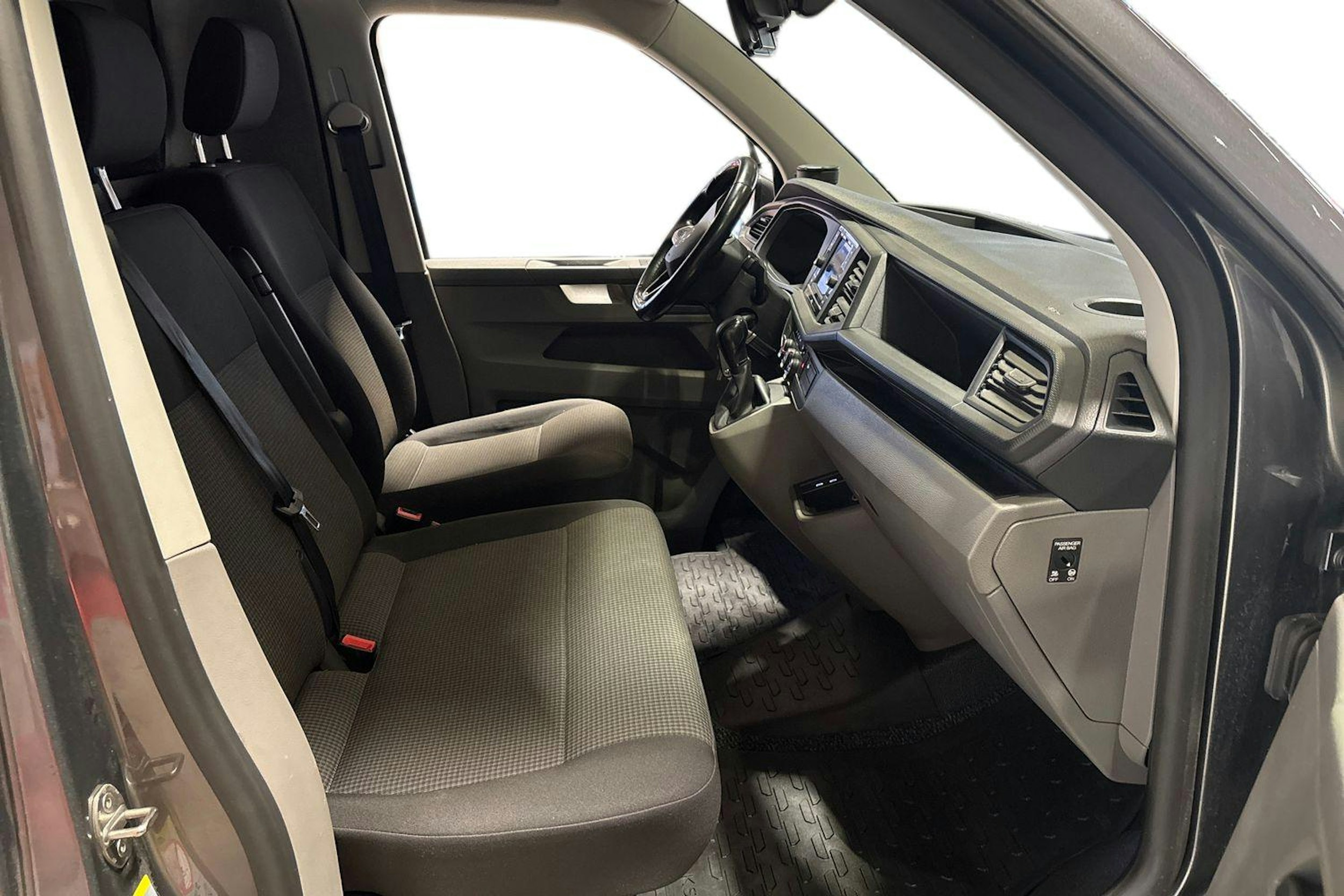 harmaa Volkswagen Transporter 2021 kuva 11.