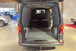 harmaa Volkswagen Transporter 2021 kuva 16.