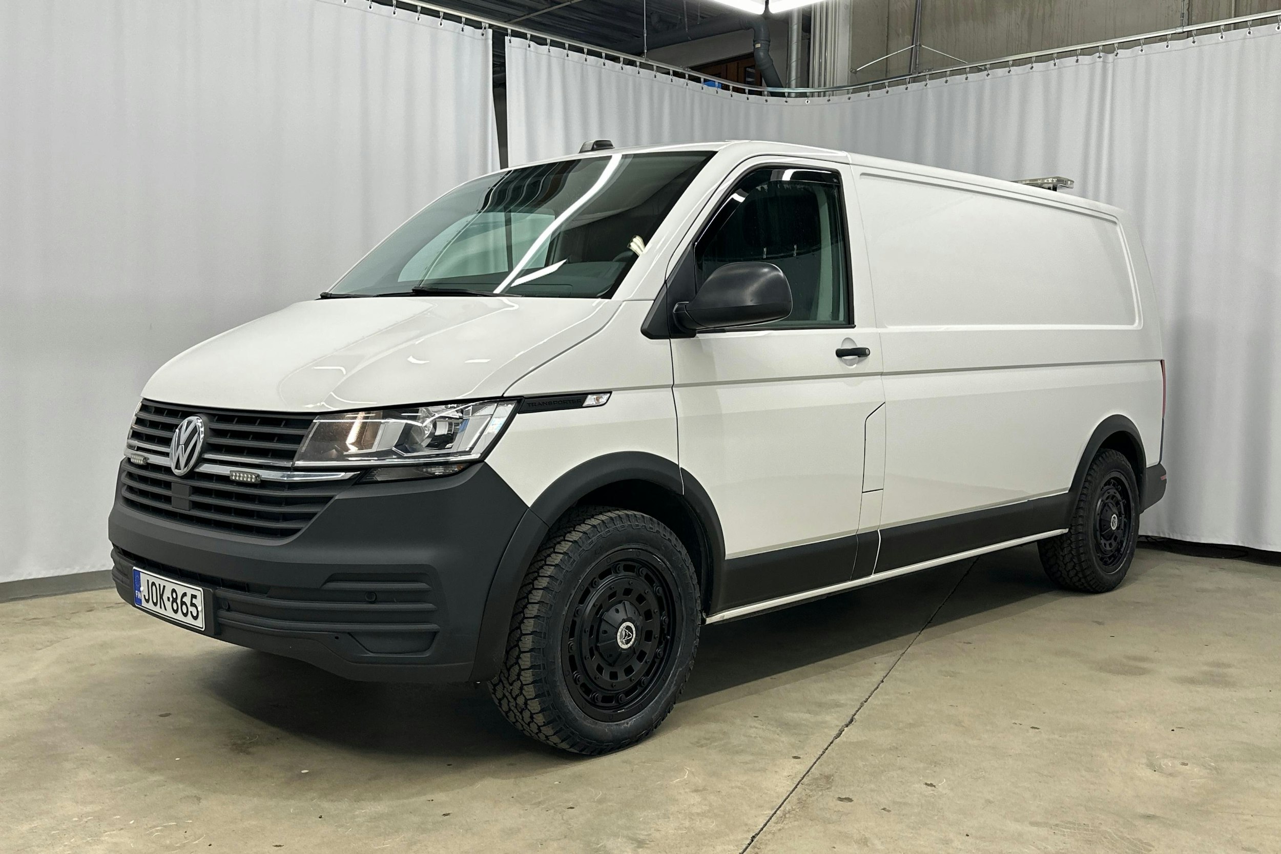 valkoinen Volkswagen Transporter 2020 kuva 8.