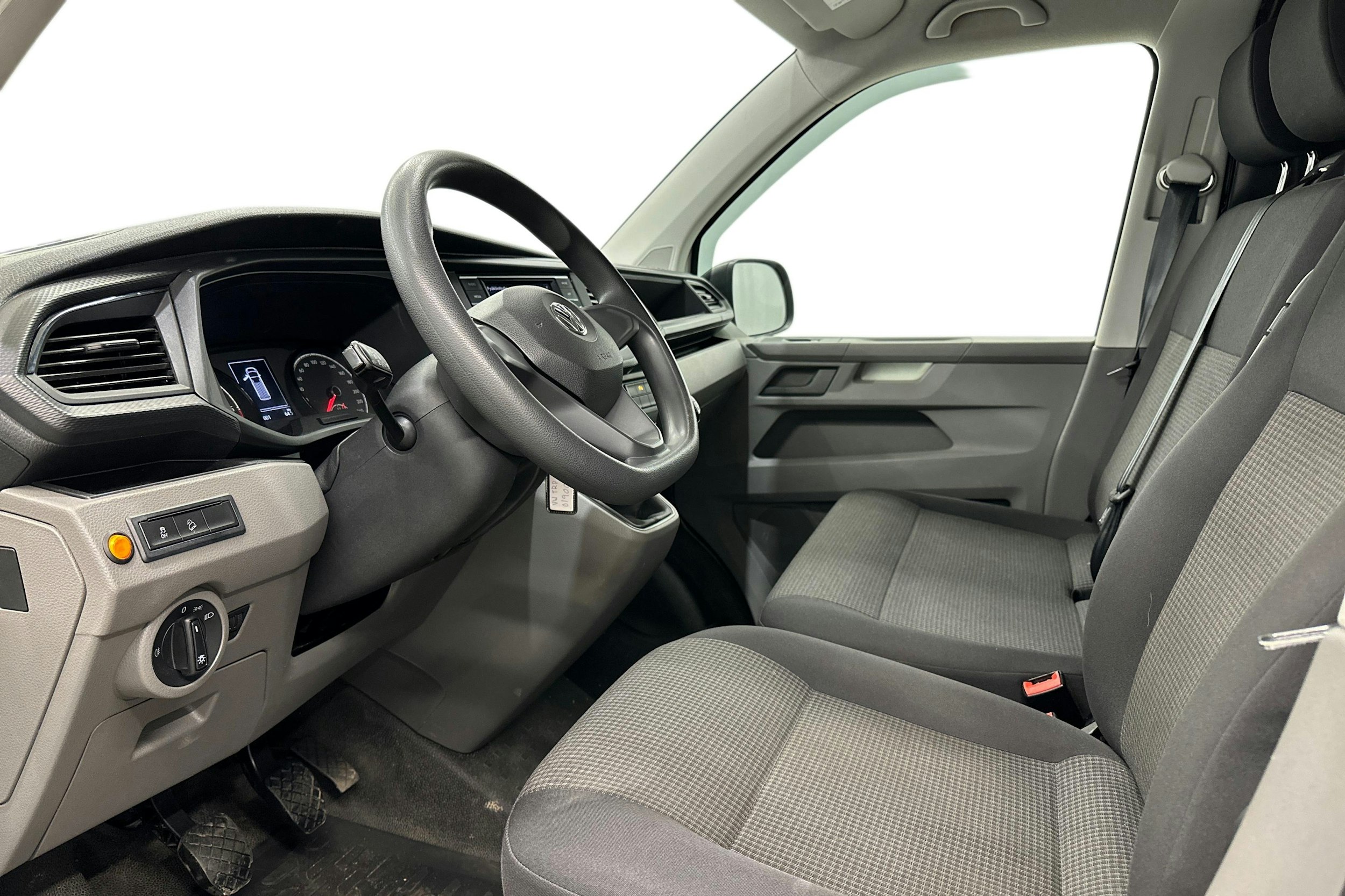 valkoinen Volkswagen Transporter 2020 kuva 9.