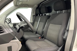 valkoinen Volkswagen Transporter 2020 kuva 11.