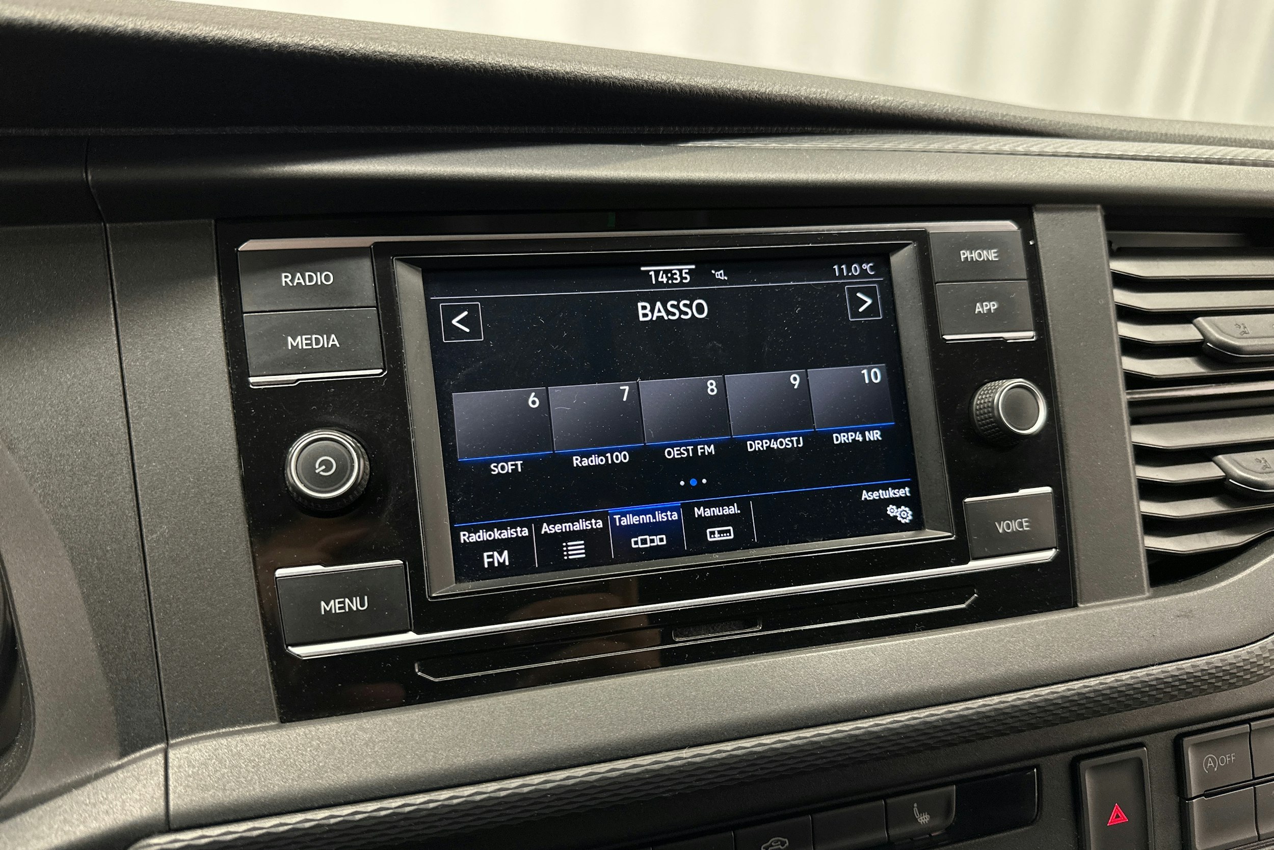 valkoinen Volkswagen Transporter 2020 kuva 16.