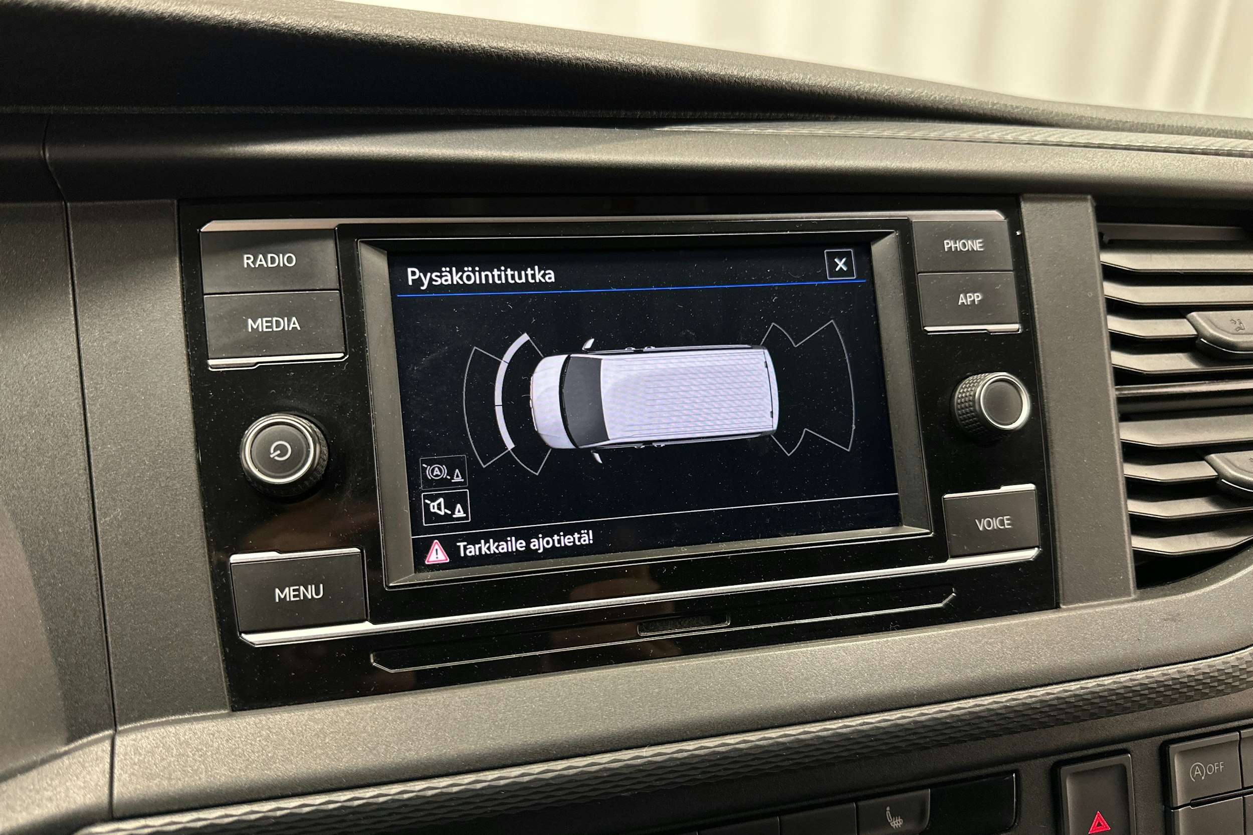 valkoinen Volkswagen Transporter 2020 kuva 17.