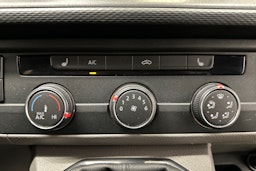 valkoinen Volkswagen Transporter 2020 kuva 18.