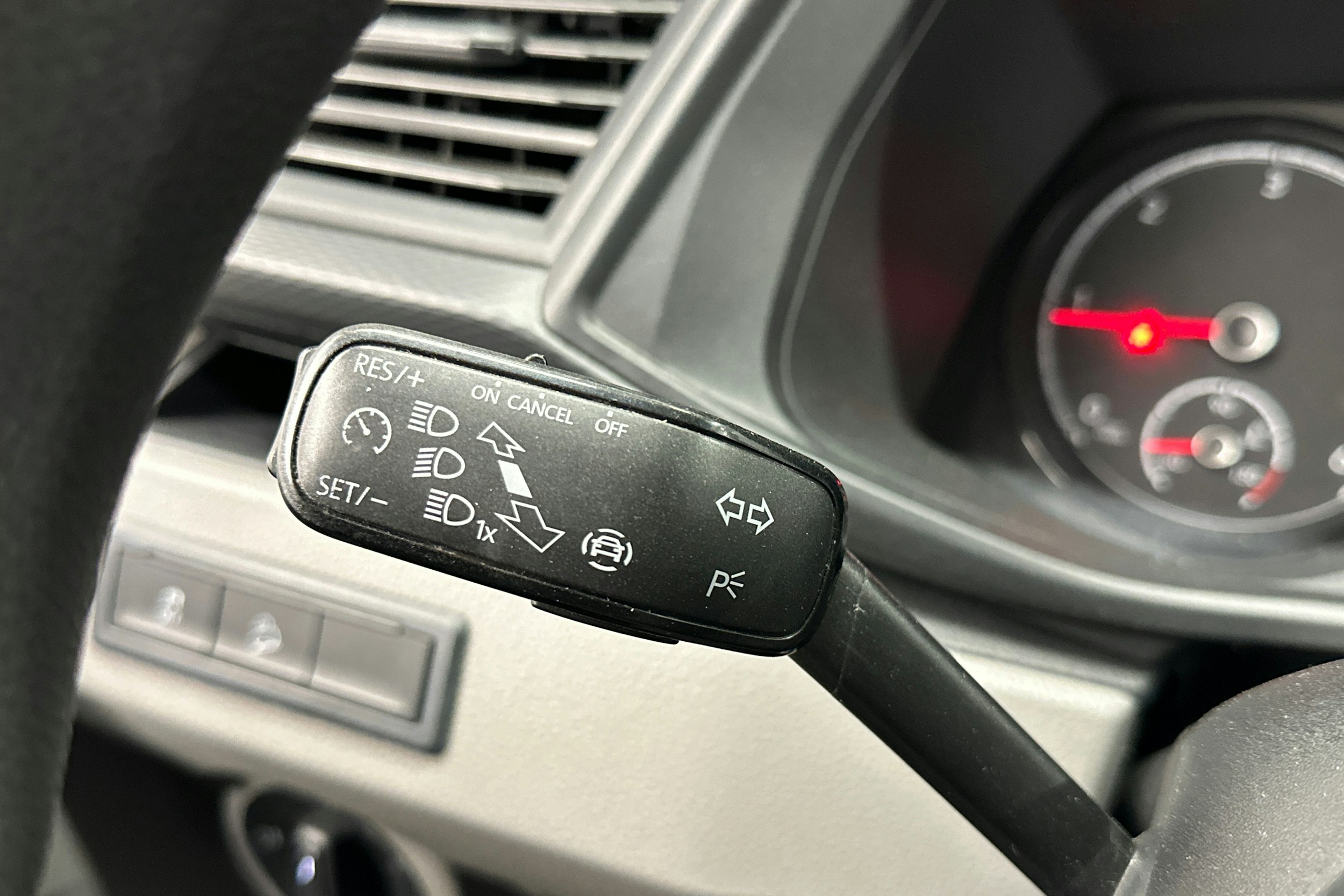 valkoinen Volkswagen Transporter 2020 kuva 19.