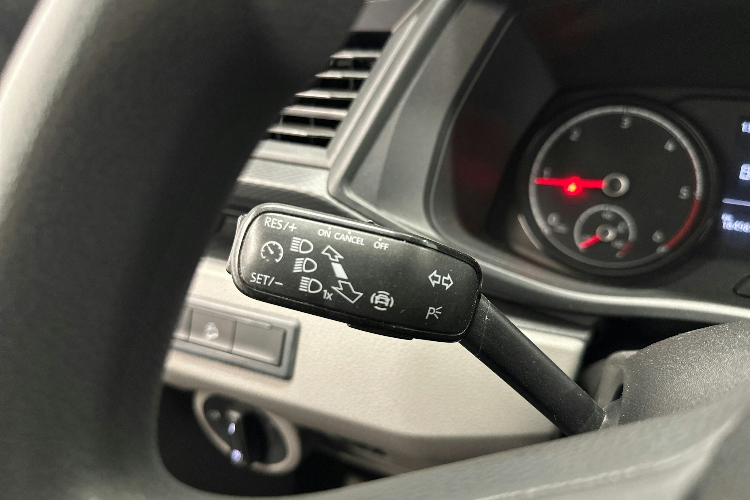 valkoinen Volkswagen Transporter 2020 kuva 24.